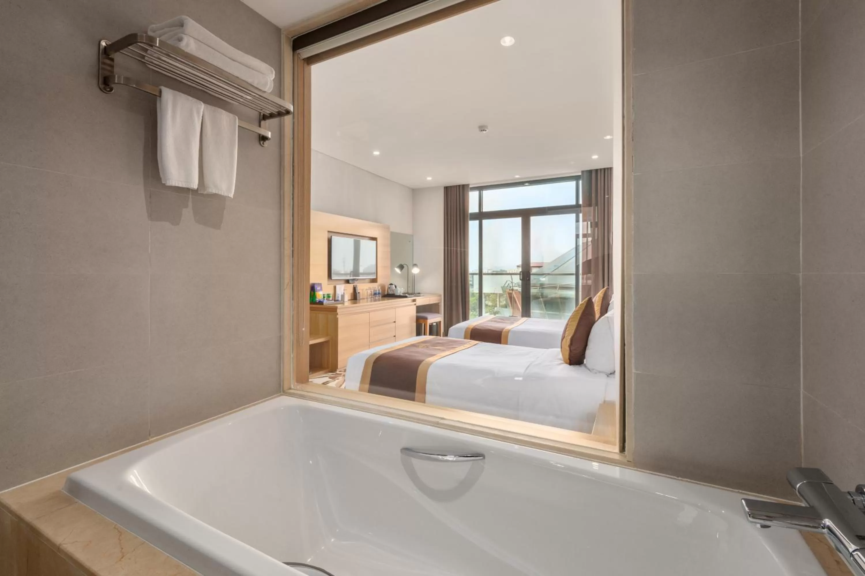 Bath, Bed in The Reed Hotel