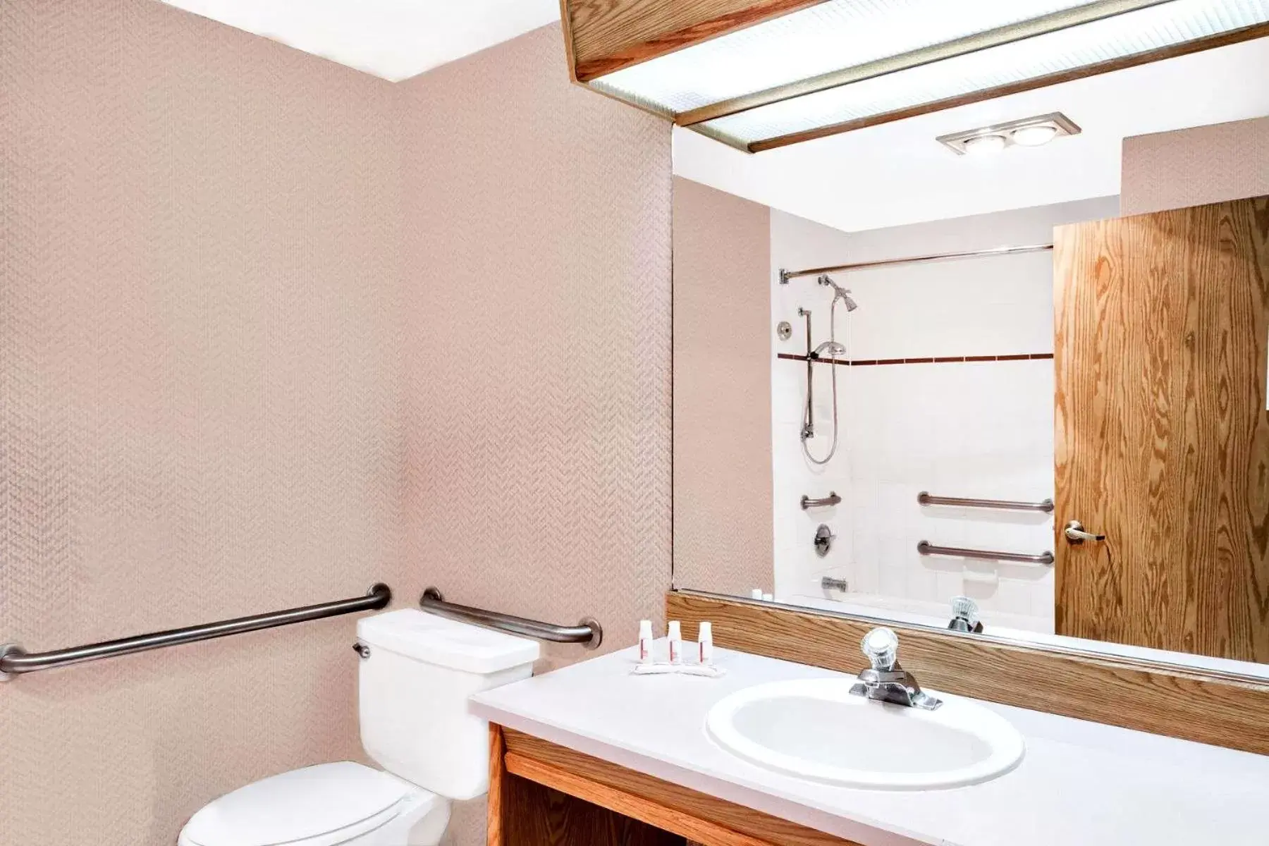Toilet, Bathroom in Days Inn & Suites by Wyndham Kanab