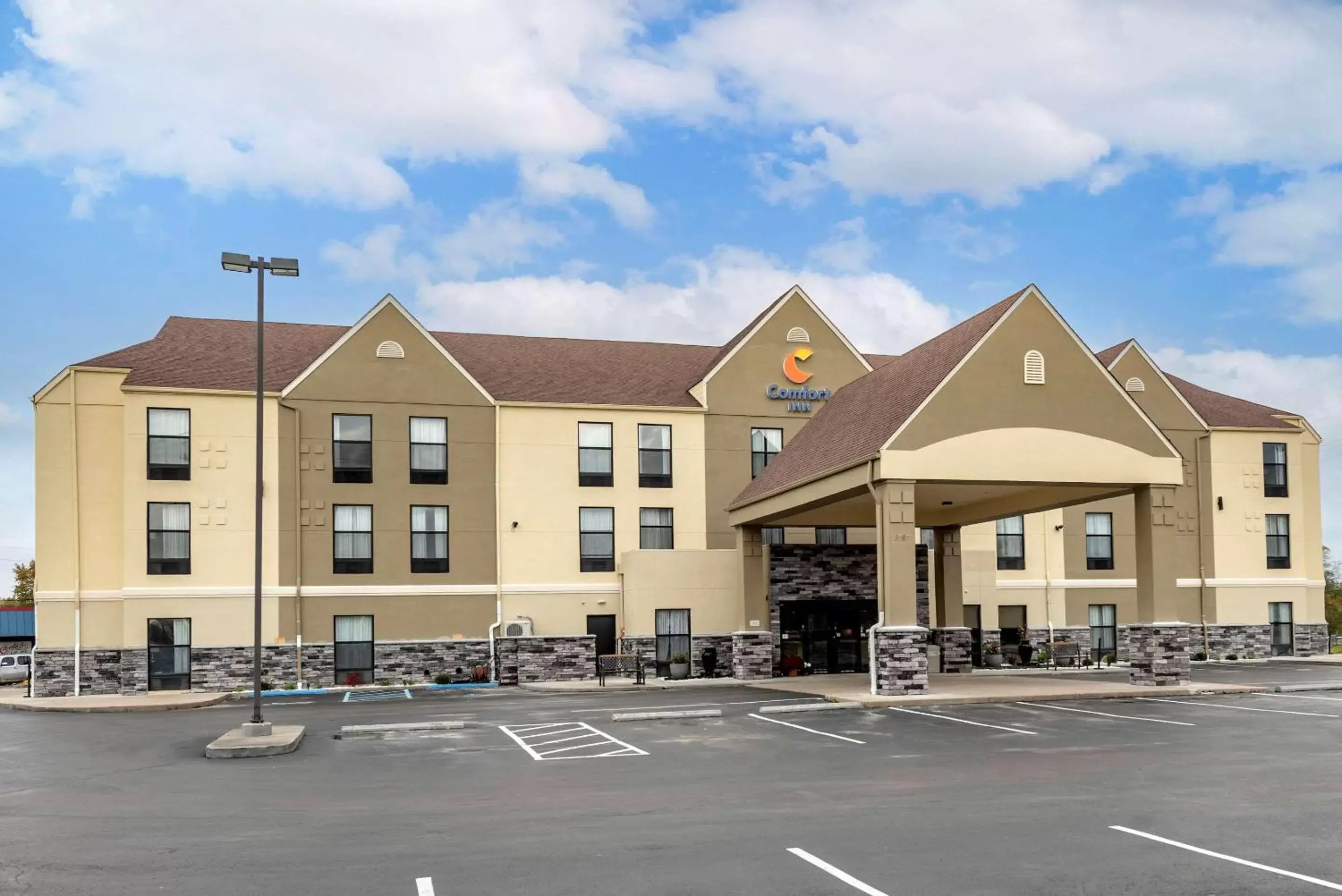 Property Building in Comfort Inn Madison