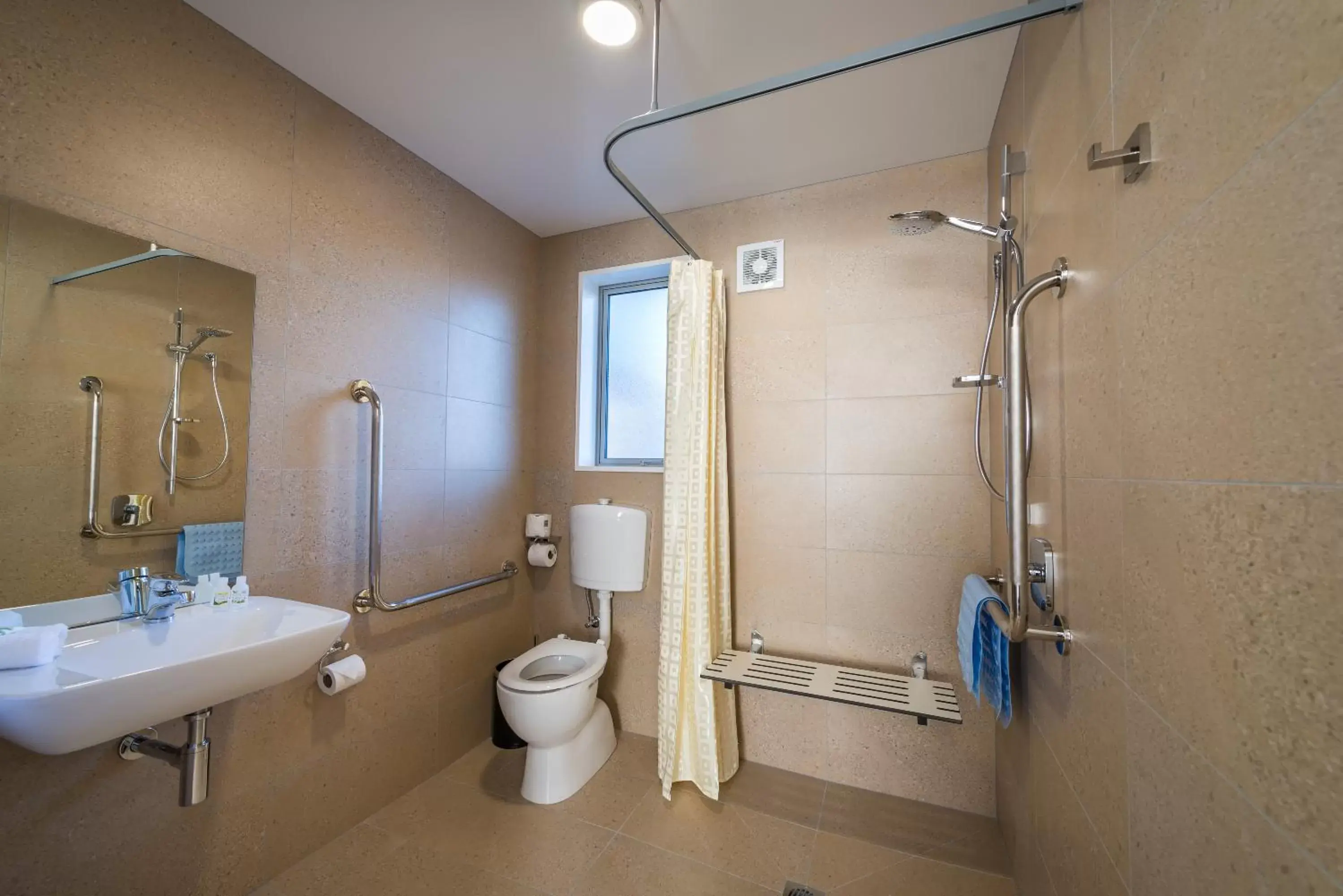 Bathroom in Golden Star Motel