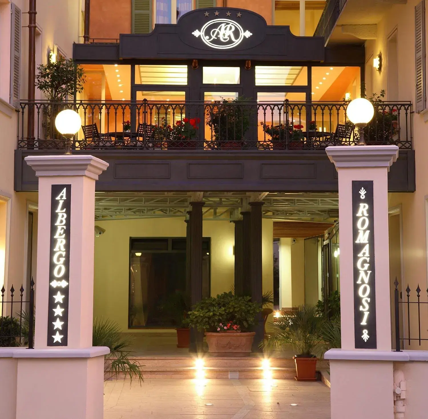 Facade/entrance in Casa Romagnosi