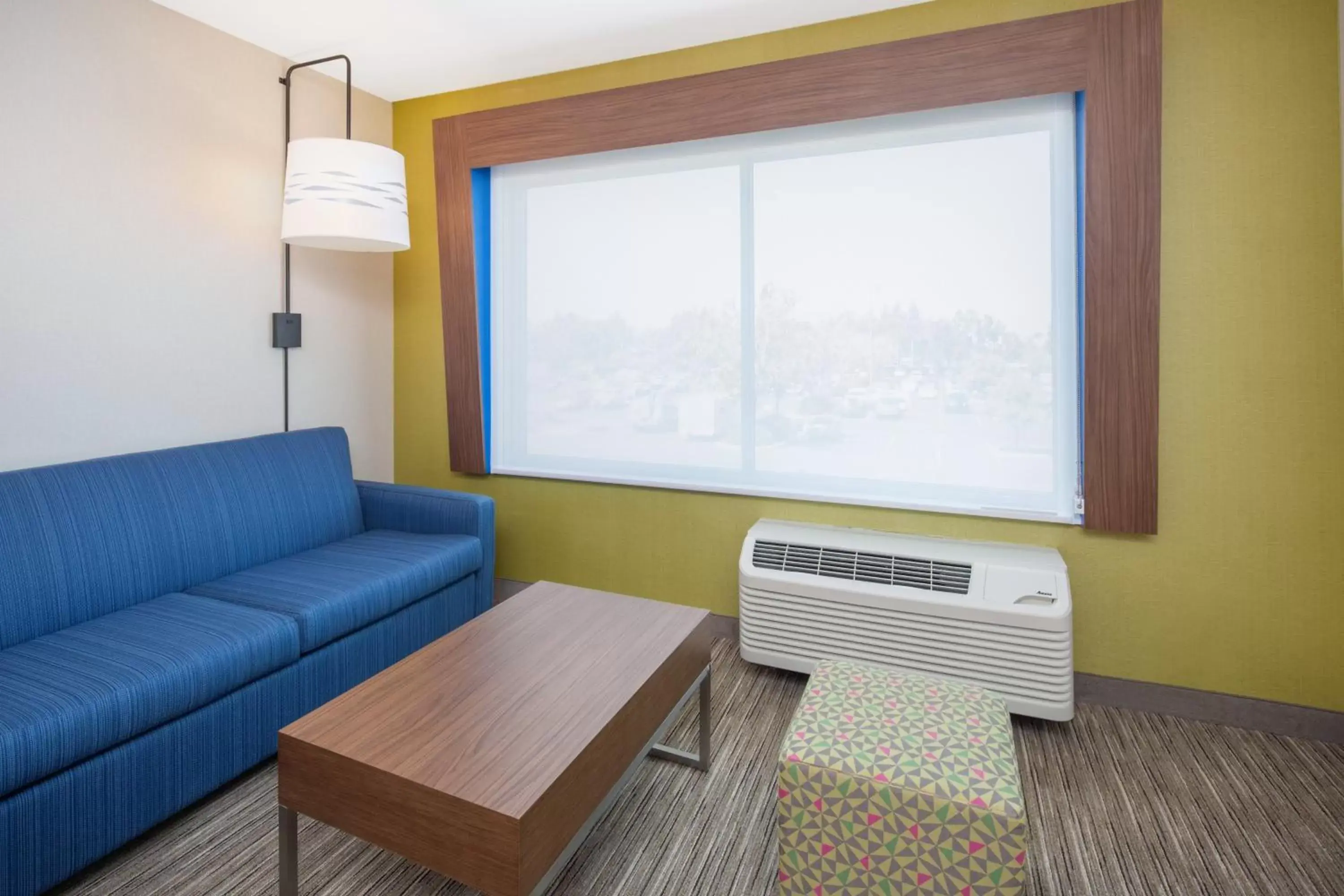 Photo of the whole room, Seating Area in Holiday Inn Express & Suites - Chico, an IHG Hotel