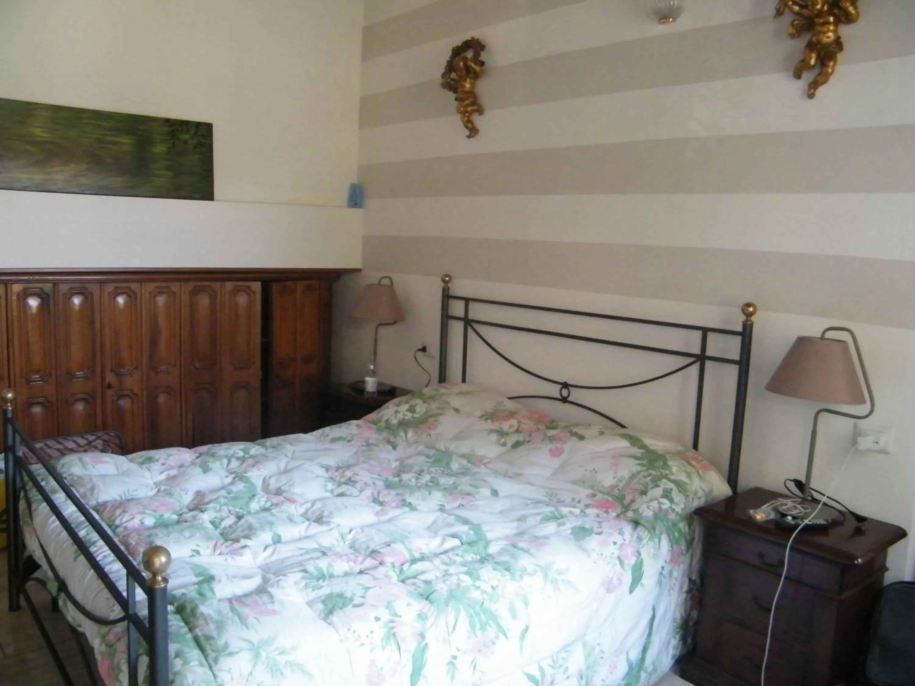 Bed in Villa Franca in Franciacorta