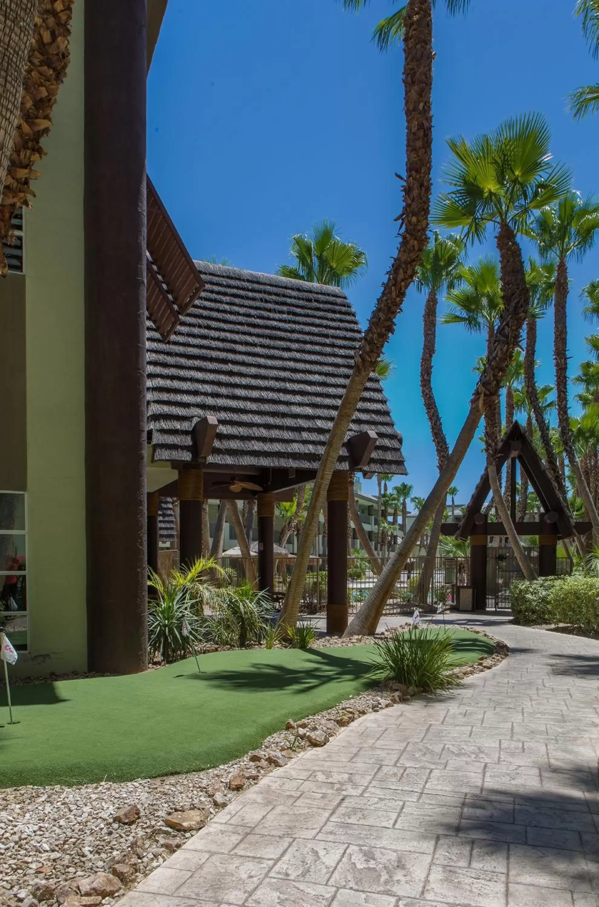 Minigolf, Property Building in Tahiti All-Suite Resort