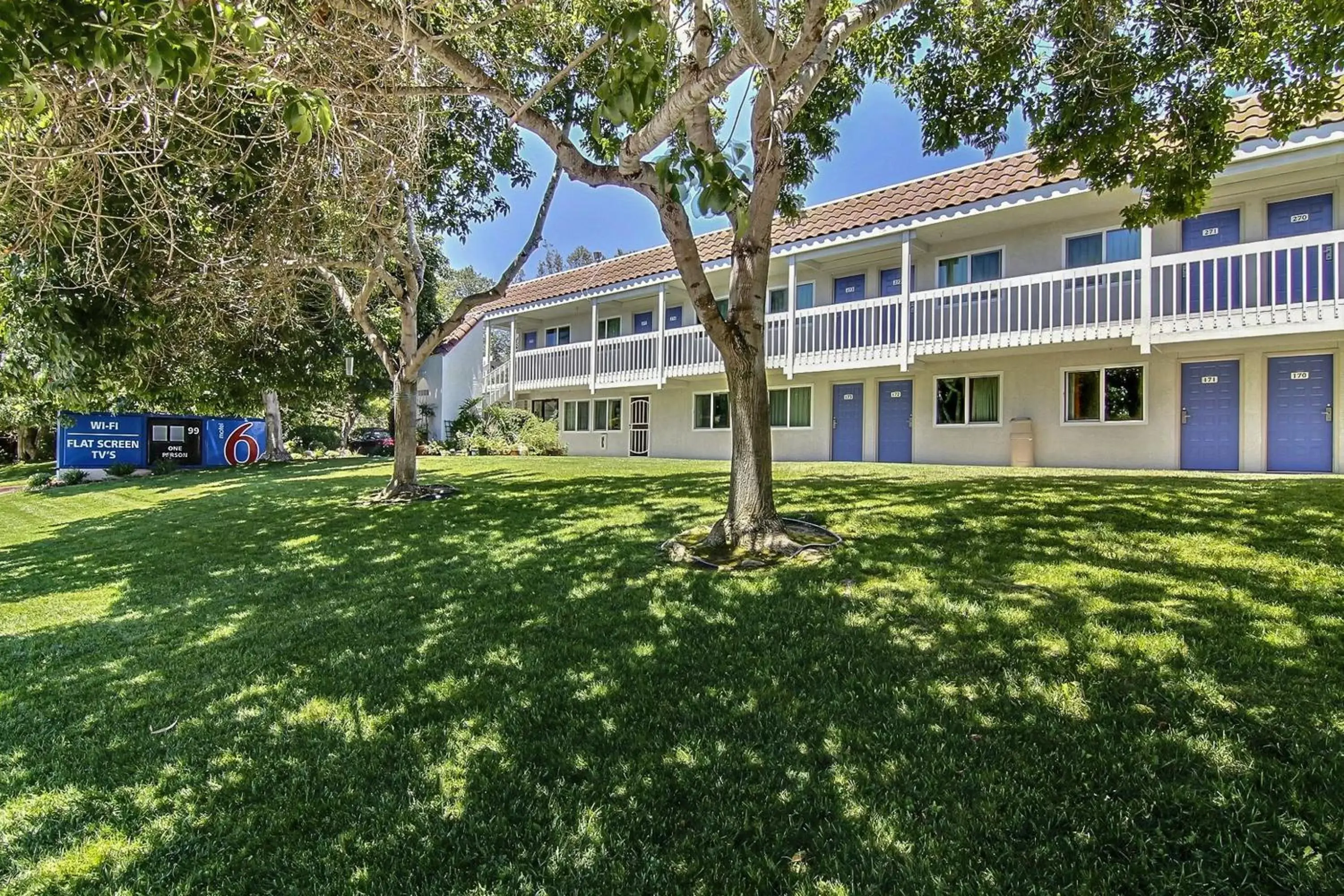 Facade/entrance, Property Building in Motel 6-Carpinteria, CA - Santa Barbara - South