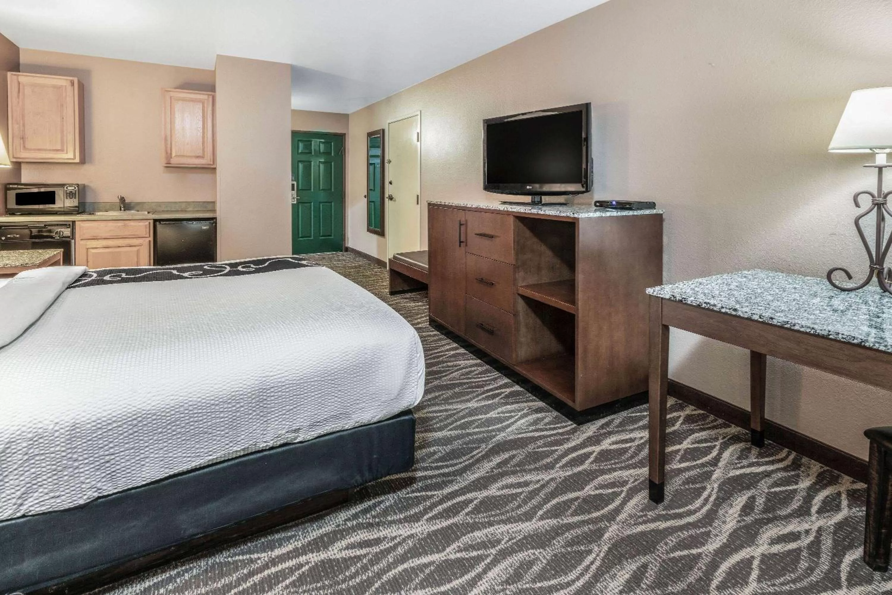 Photo of the whole room, Bed in La Quinta by Wyndham Belgrade - Bozeman Airport