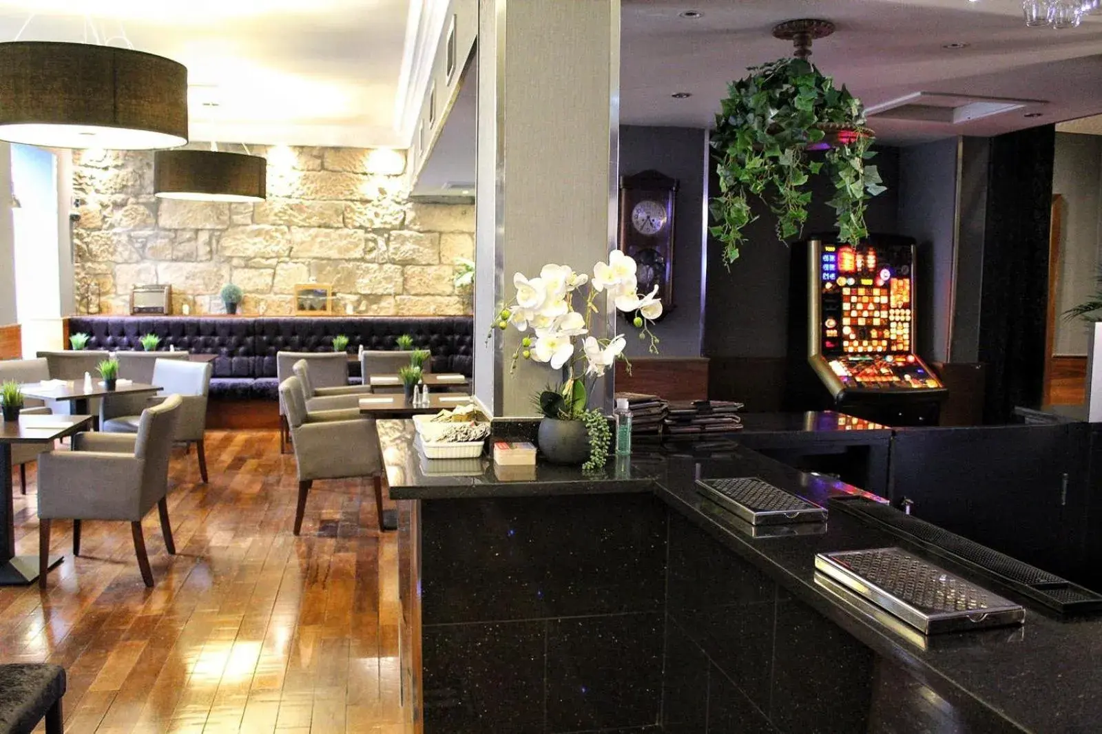 Restaurant/Places to Eat in Devoncove Hotel Glasgow