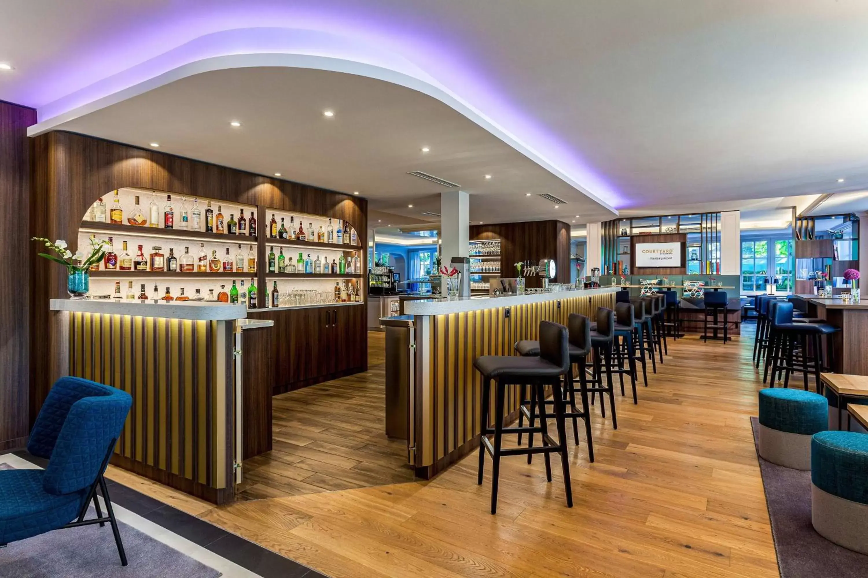 Lounge or bar, Lounge/Bar in Courtyard by Marriott Hamburg Airport