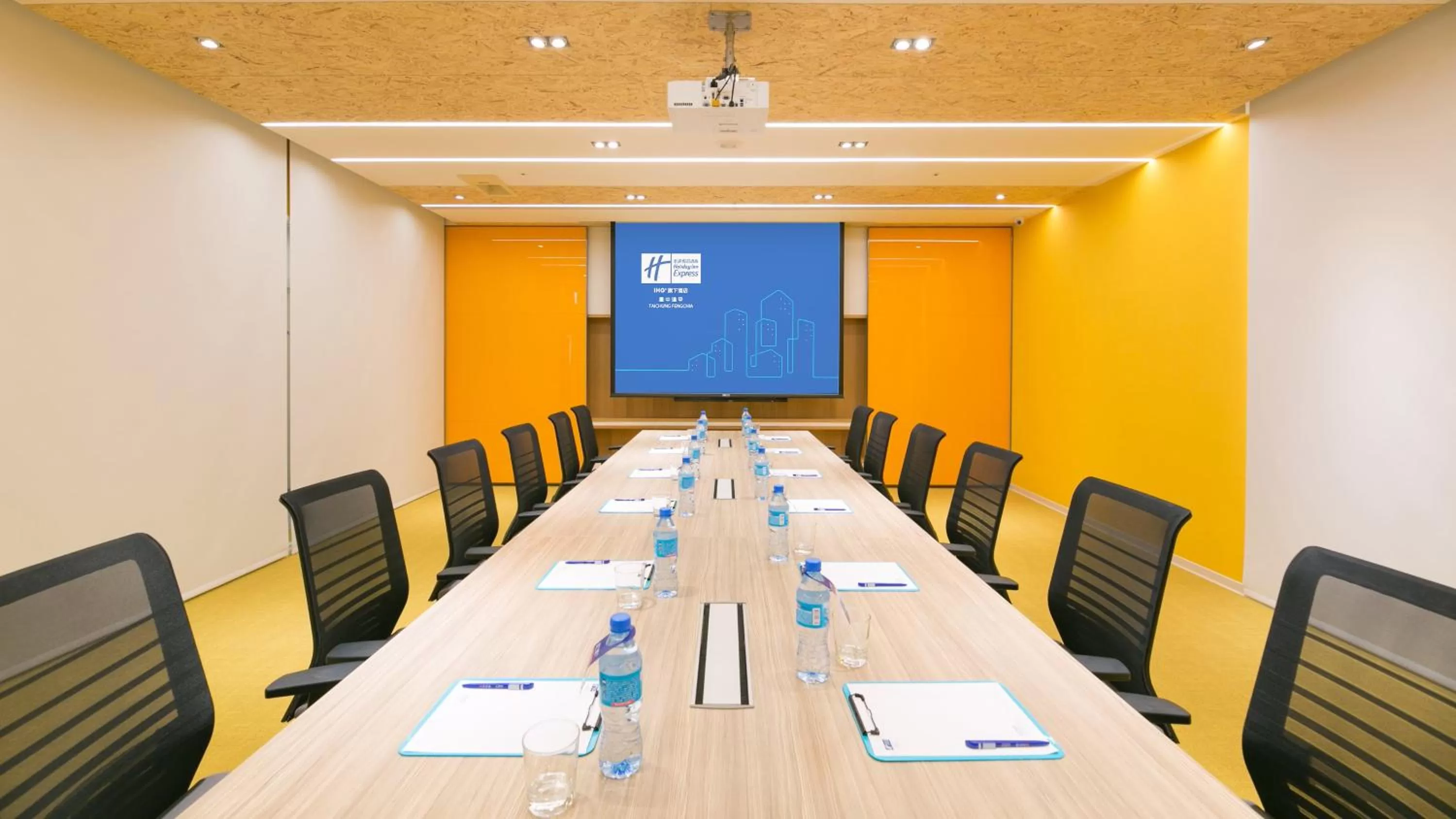 Meeting/conference room in Holiday Inn Express Taichung Fengchia by IHG