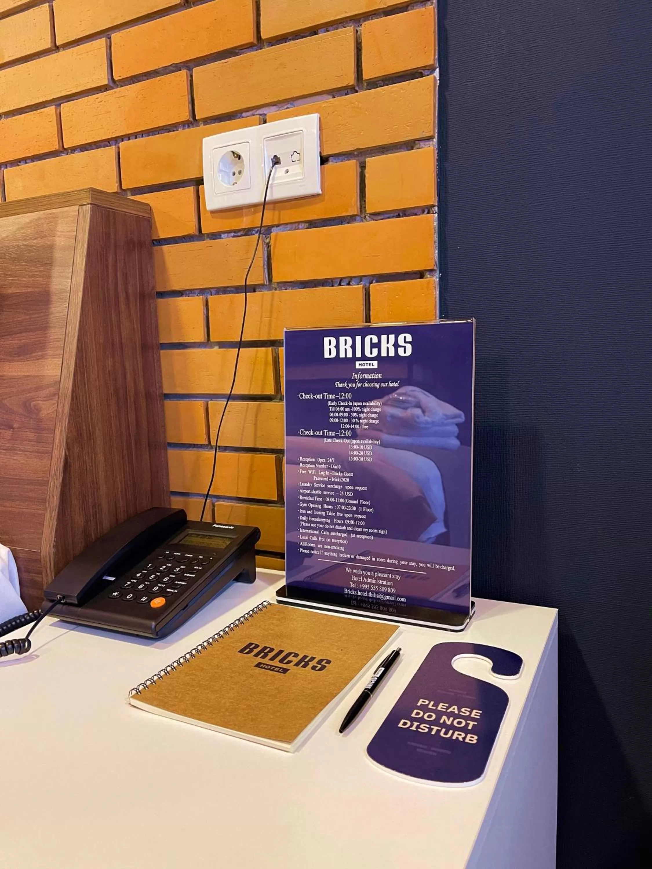 Property logo or sign, TV/Entertainment Center in Bricks Hotel