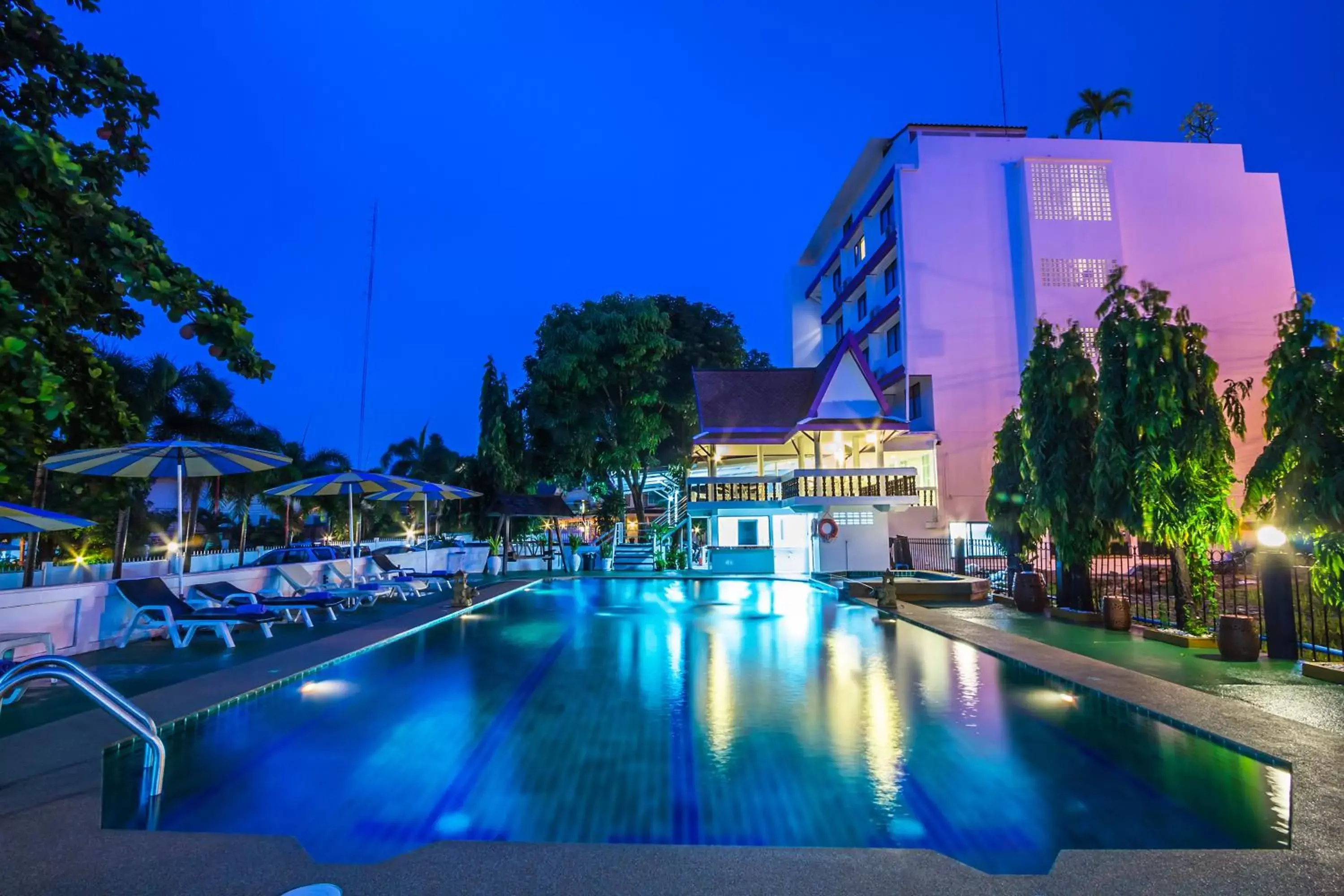 Swimming pool, Property Building in Hotel Zing