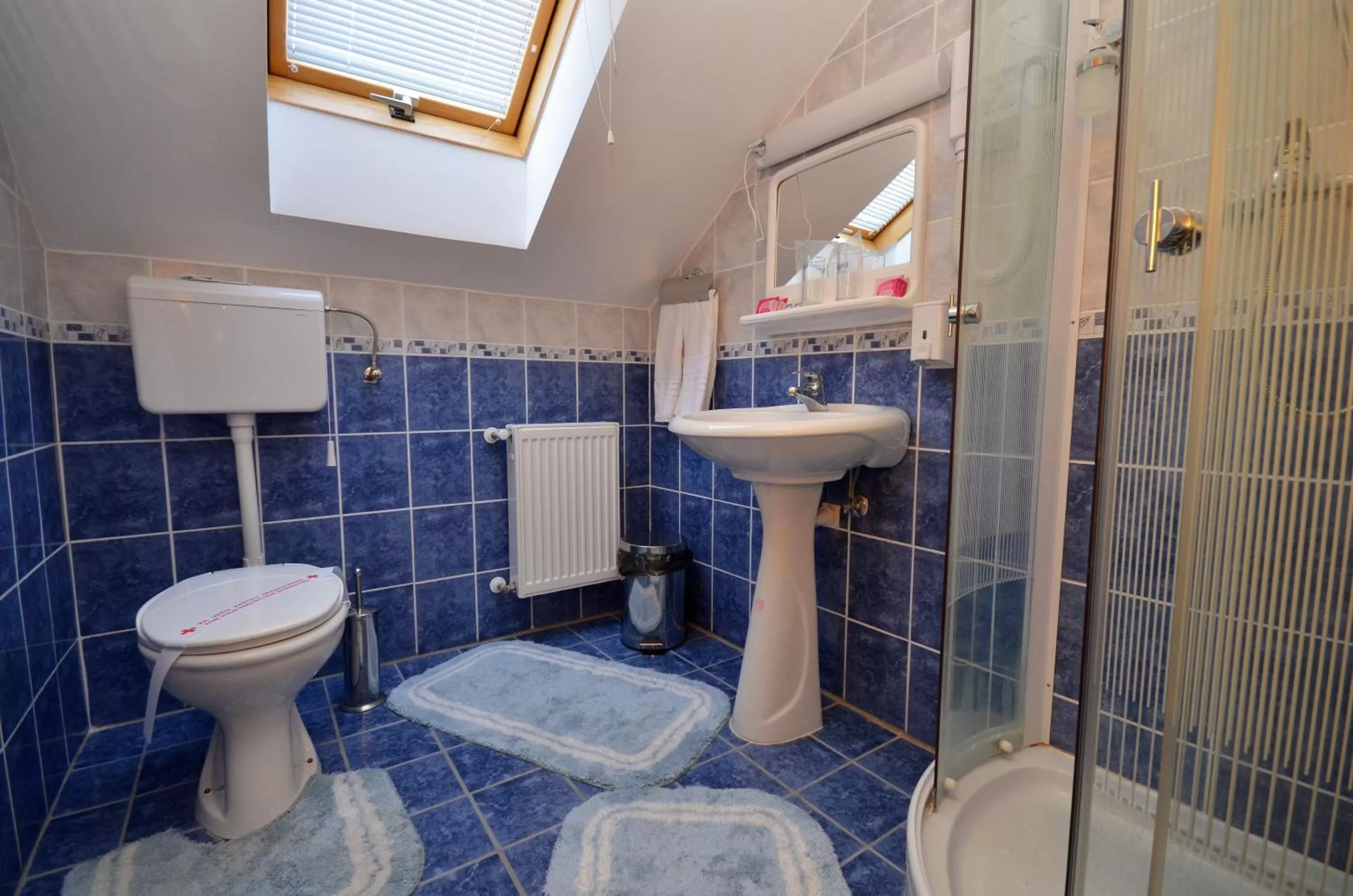 Bathroom in Art Garni Hotel