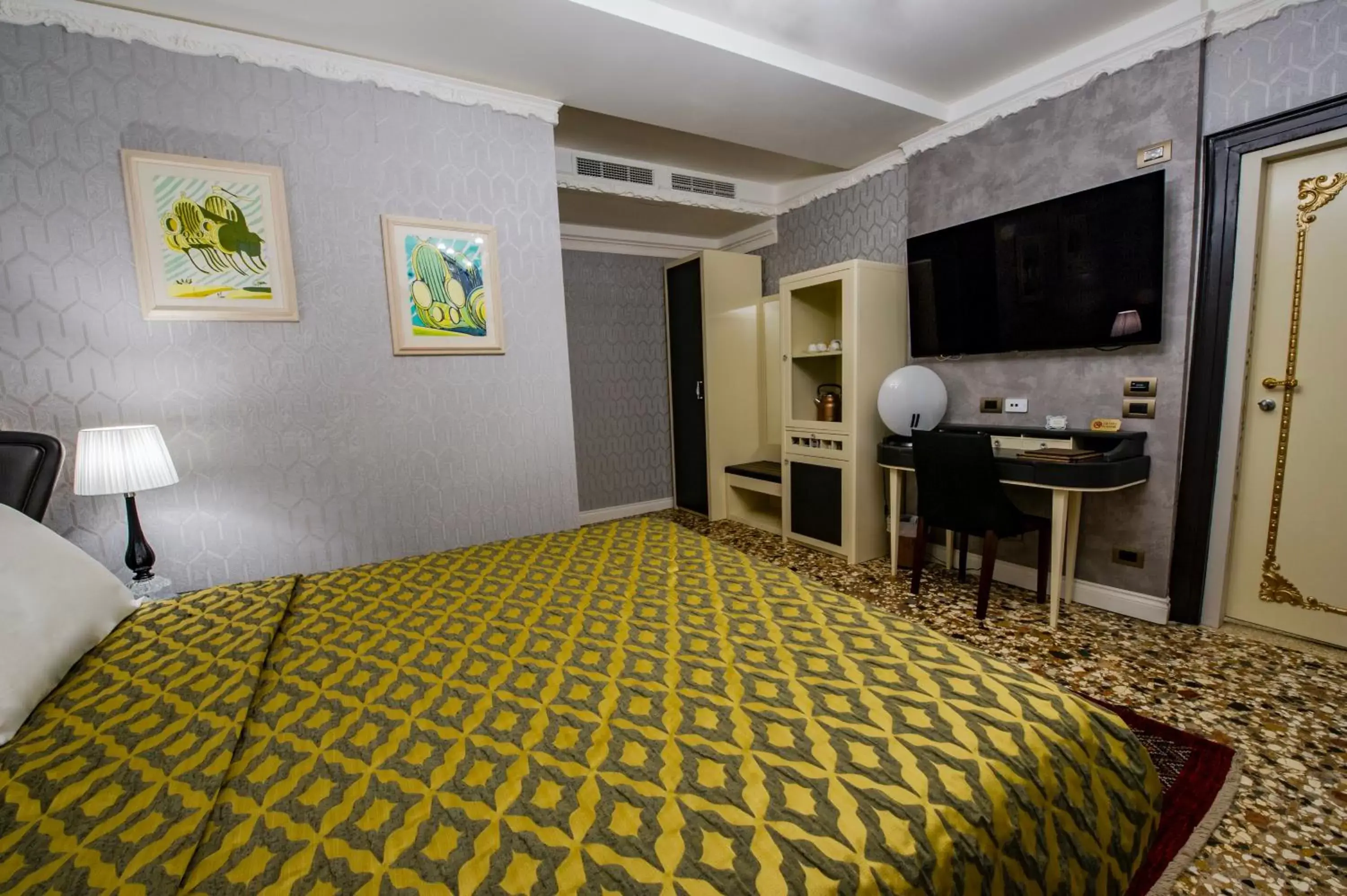 Bed in EGO' Boutique Hotel - The Silk Road