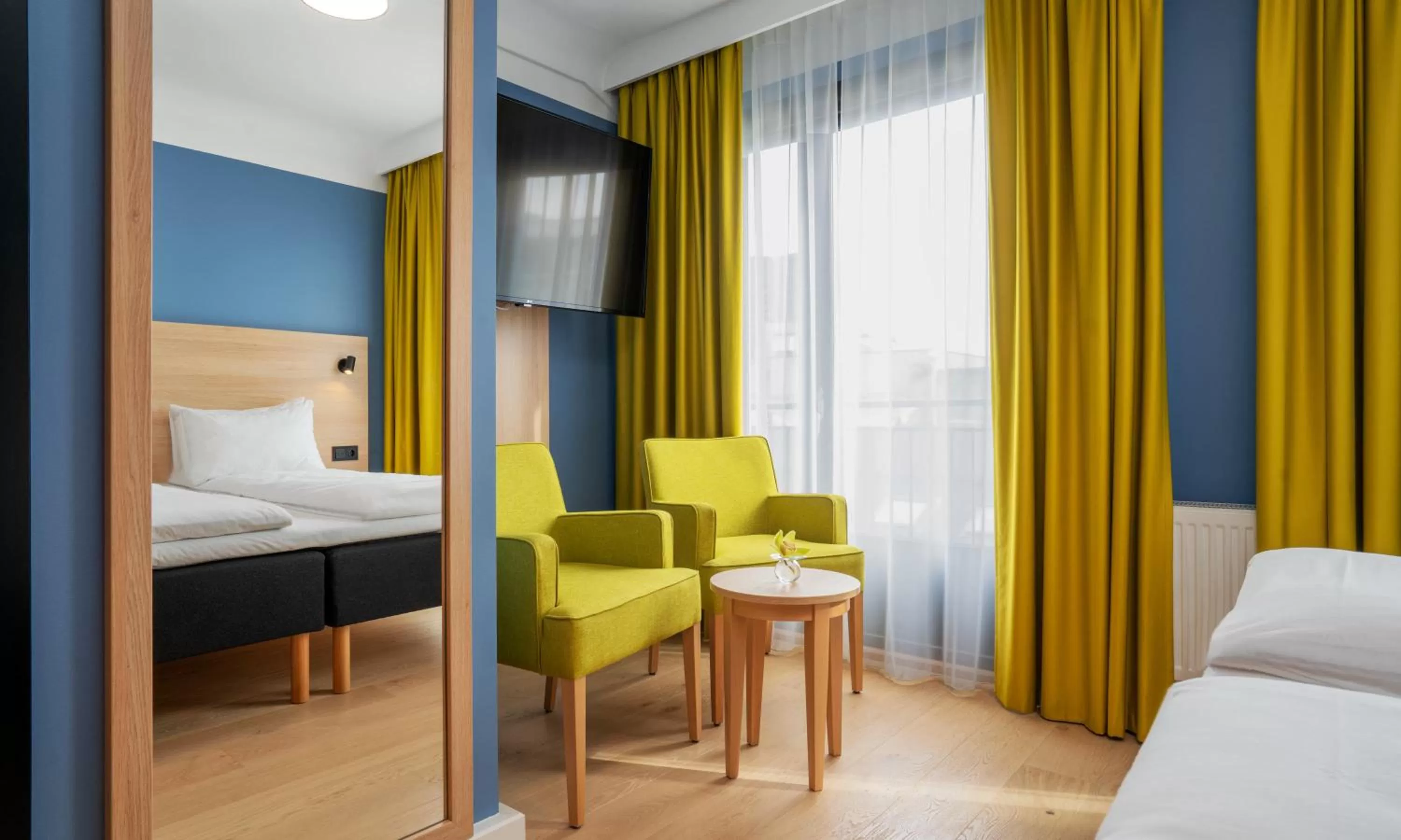 Seating area, Bed in Thon Hotel Astoria