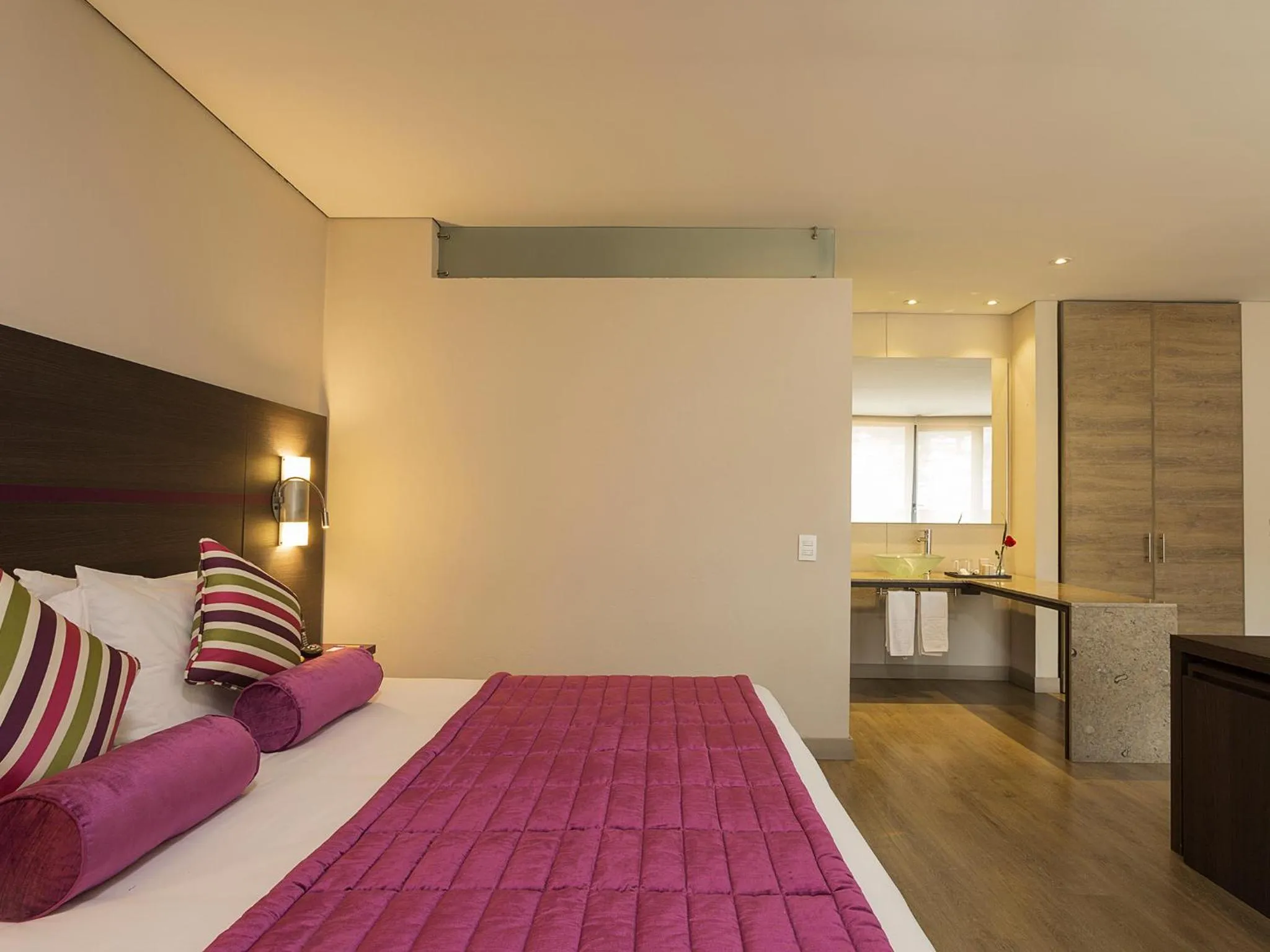 Photo of the whole room, Bed in Mercure Bogota BH Zona Financiera