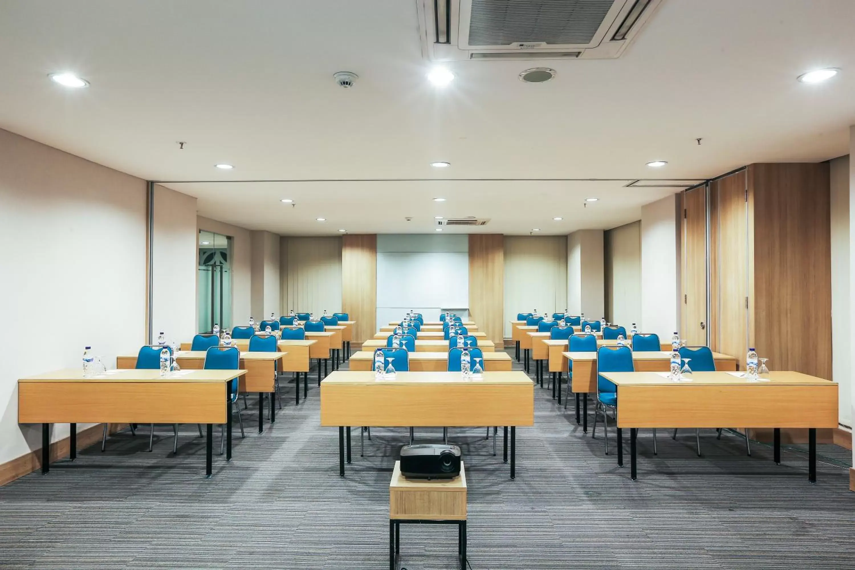 Meeting/conference room in Hotel Citradream Semarang