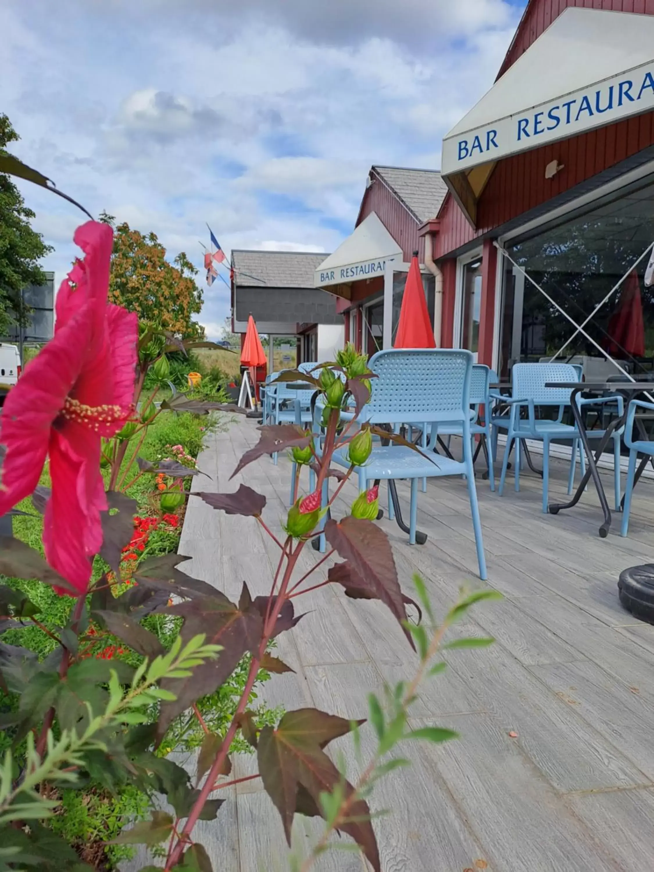 Patio in Astrotel Romorantin-Lanthenay