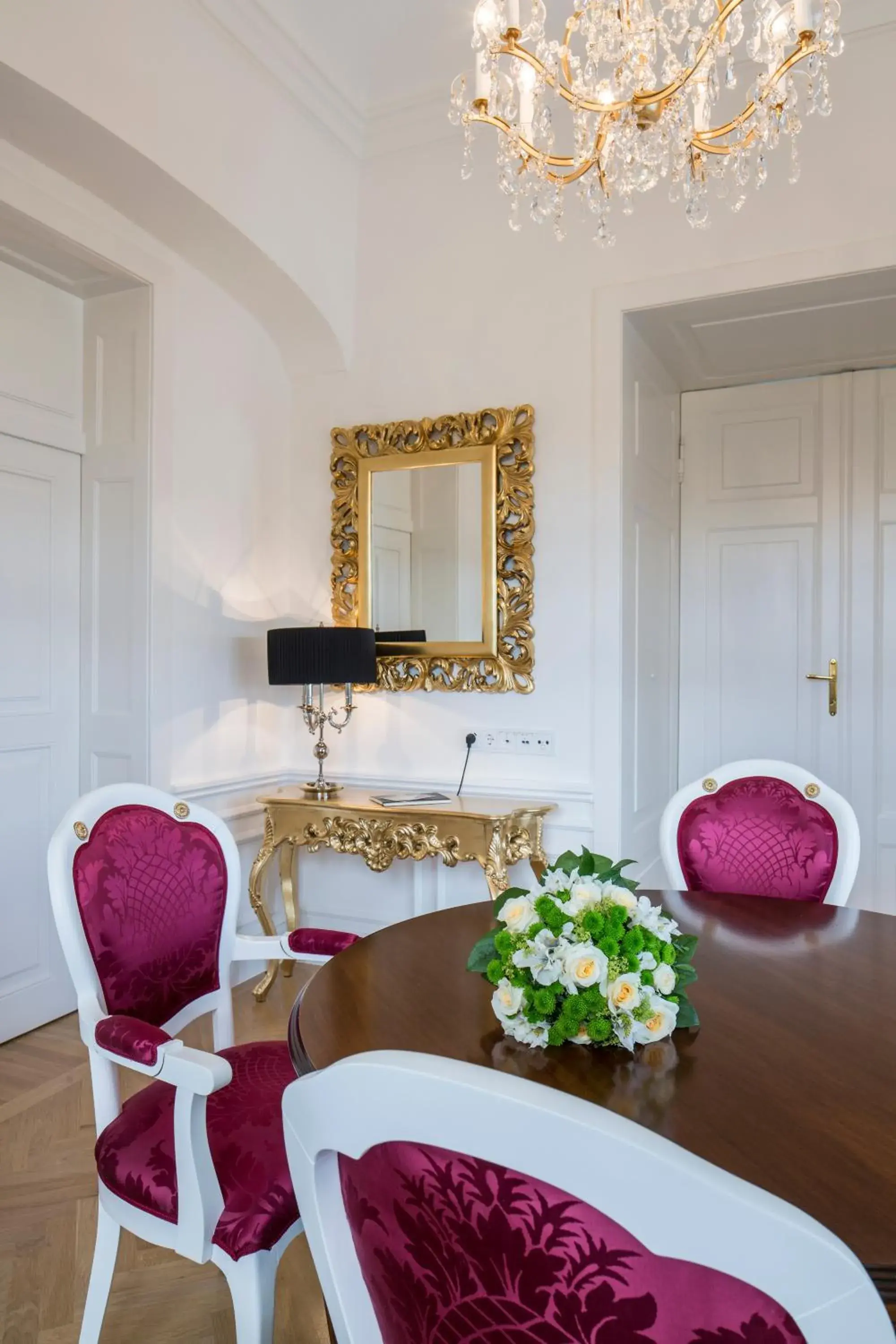 Dining area, Seating Area in Schloß Schönbrunn Grand Suite