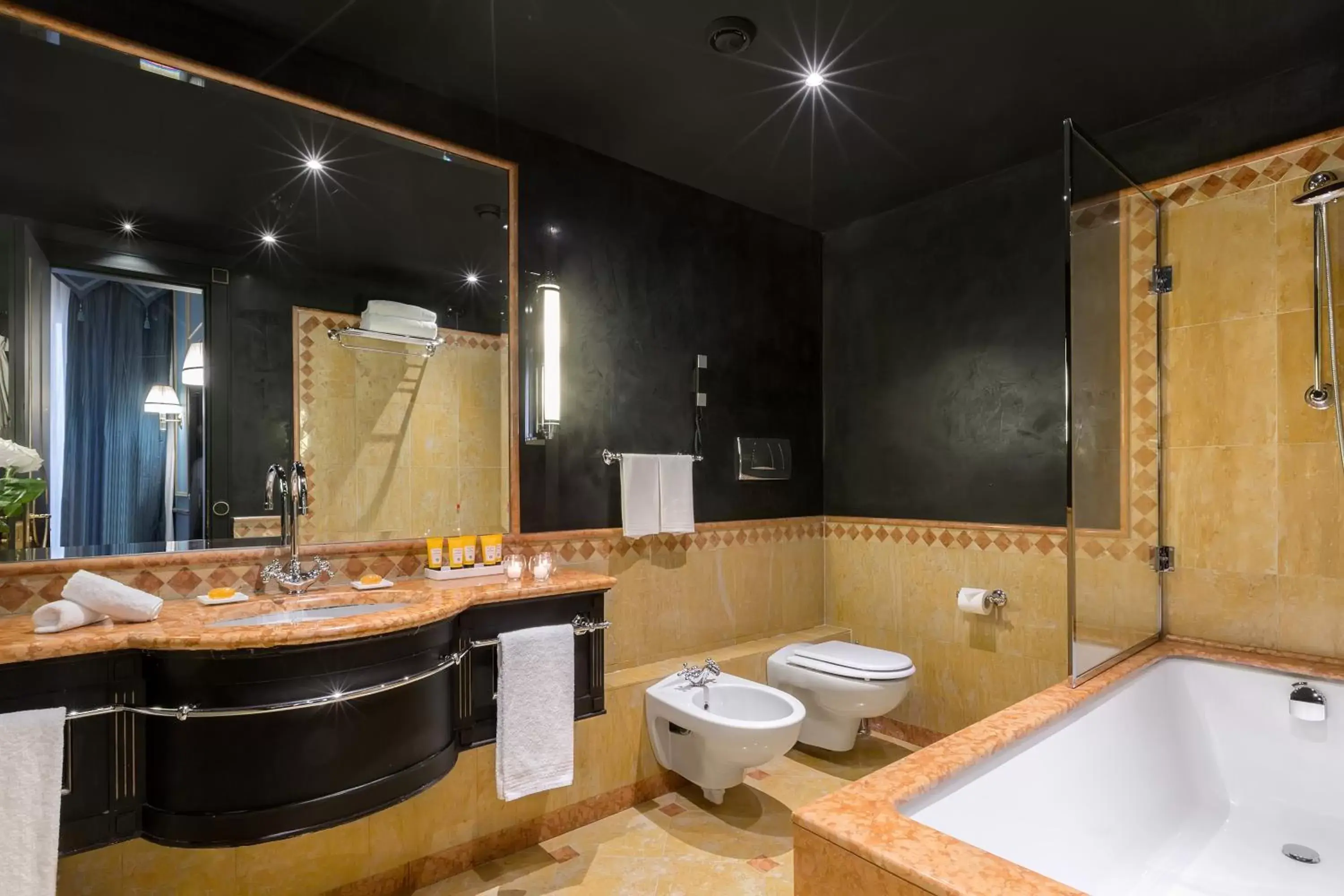 Bathroom in Splendid Venice - Starhotels Collezione