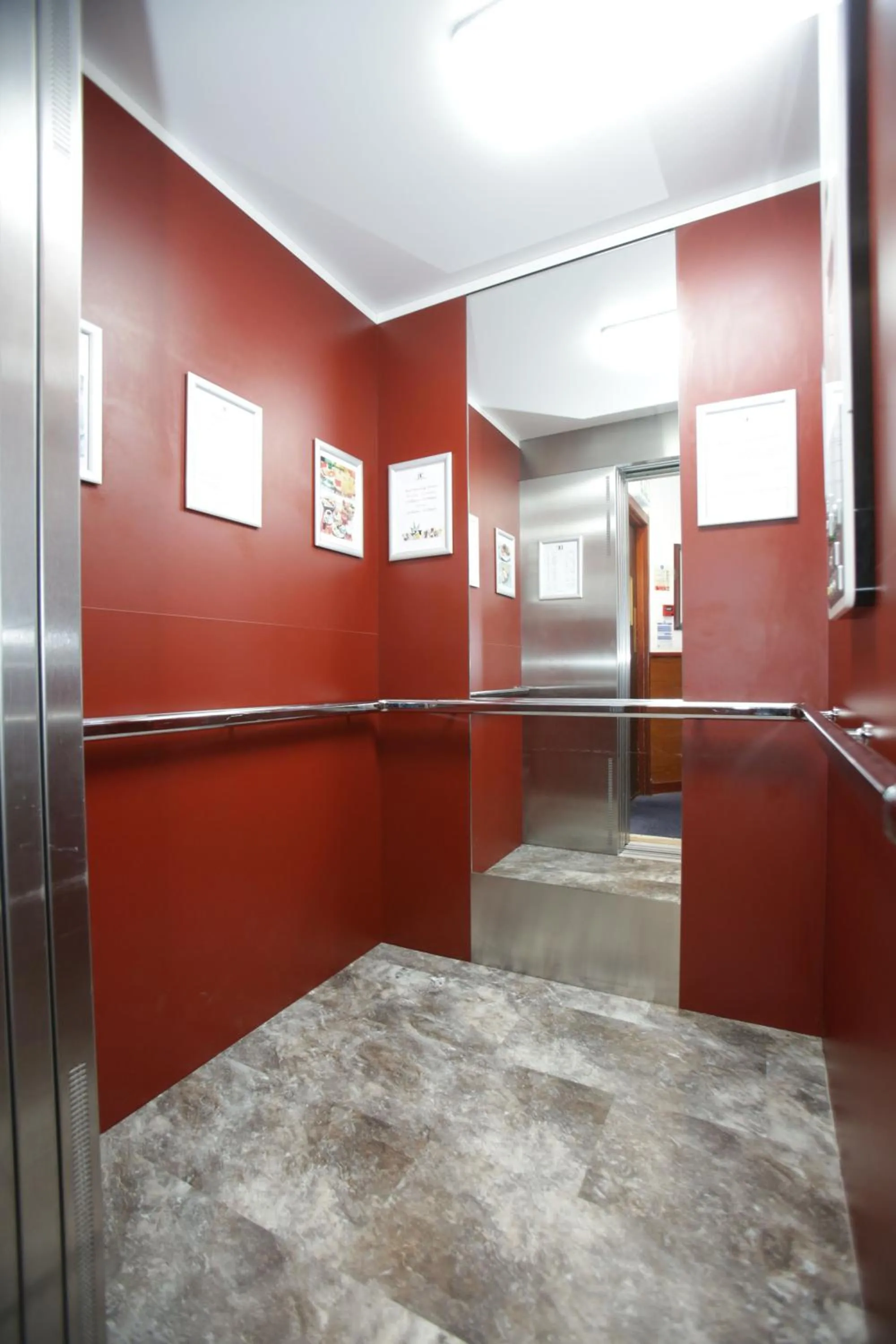 elevator, Lobby/Reception in Devoncove Hotel Glasgow