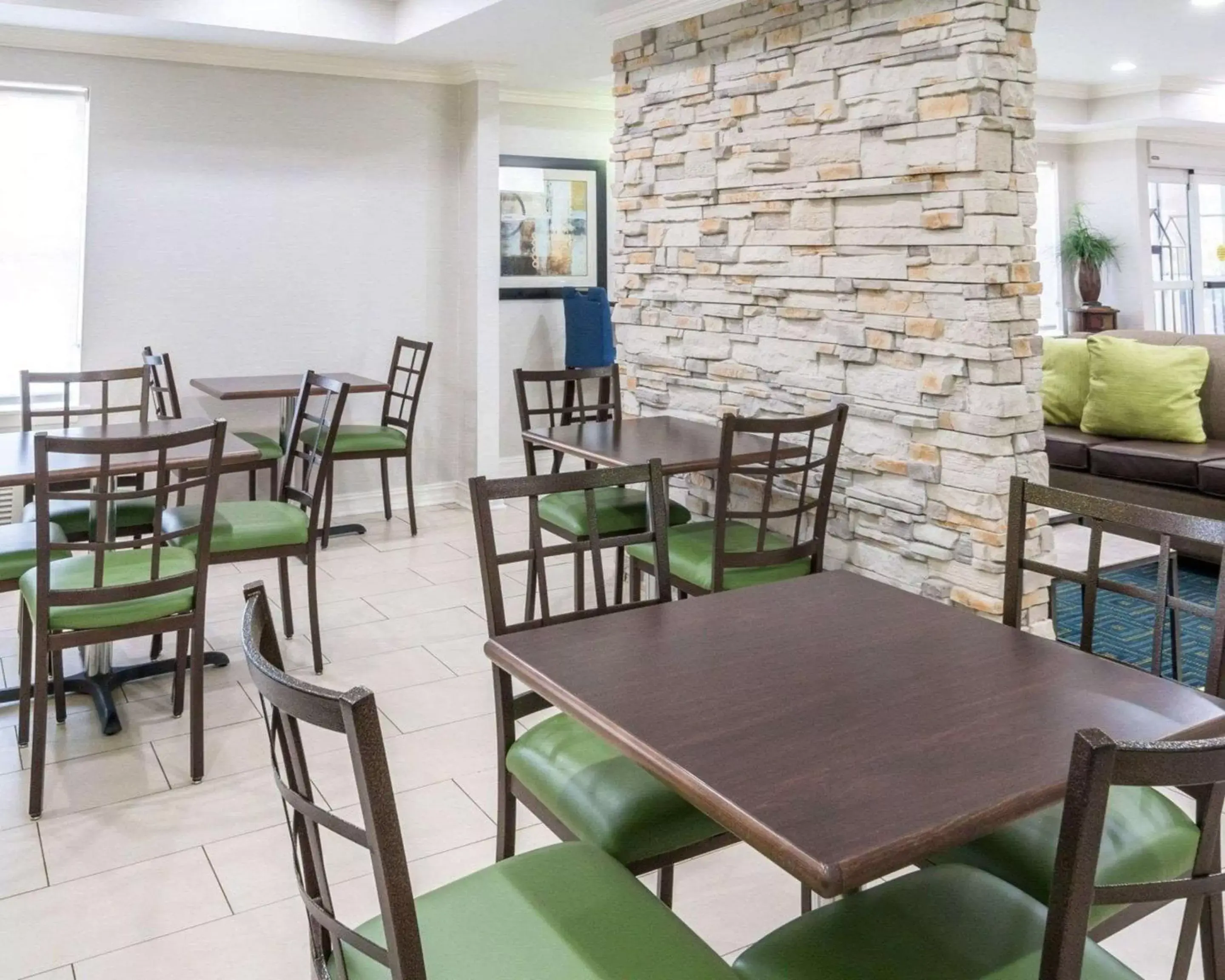 Restaurant/Places to Eat in Quality Inn & Suites West Monroe