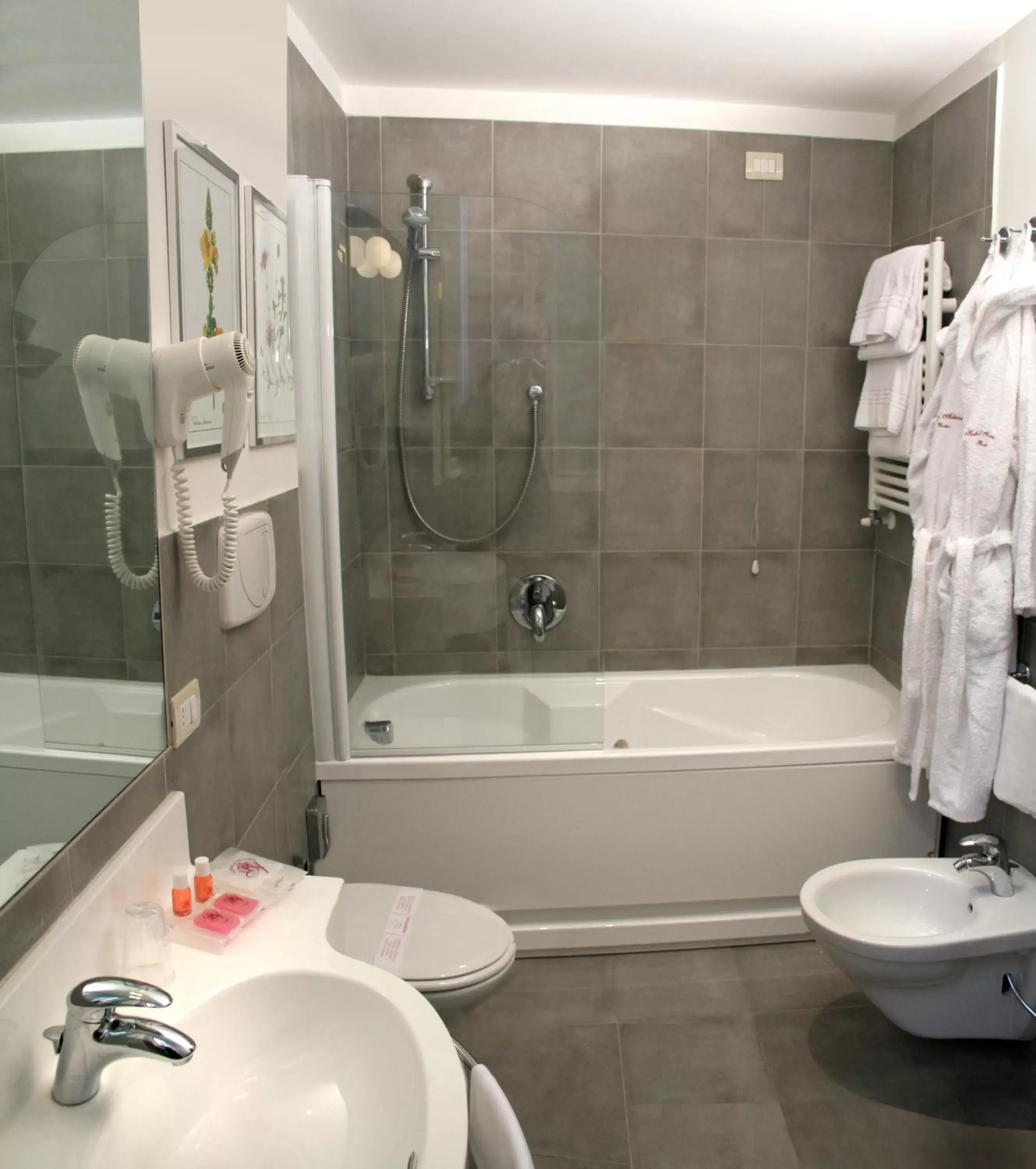 Bathroom in Hotel Adriano