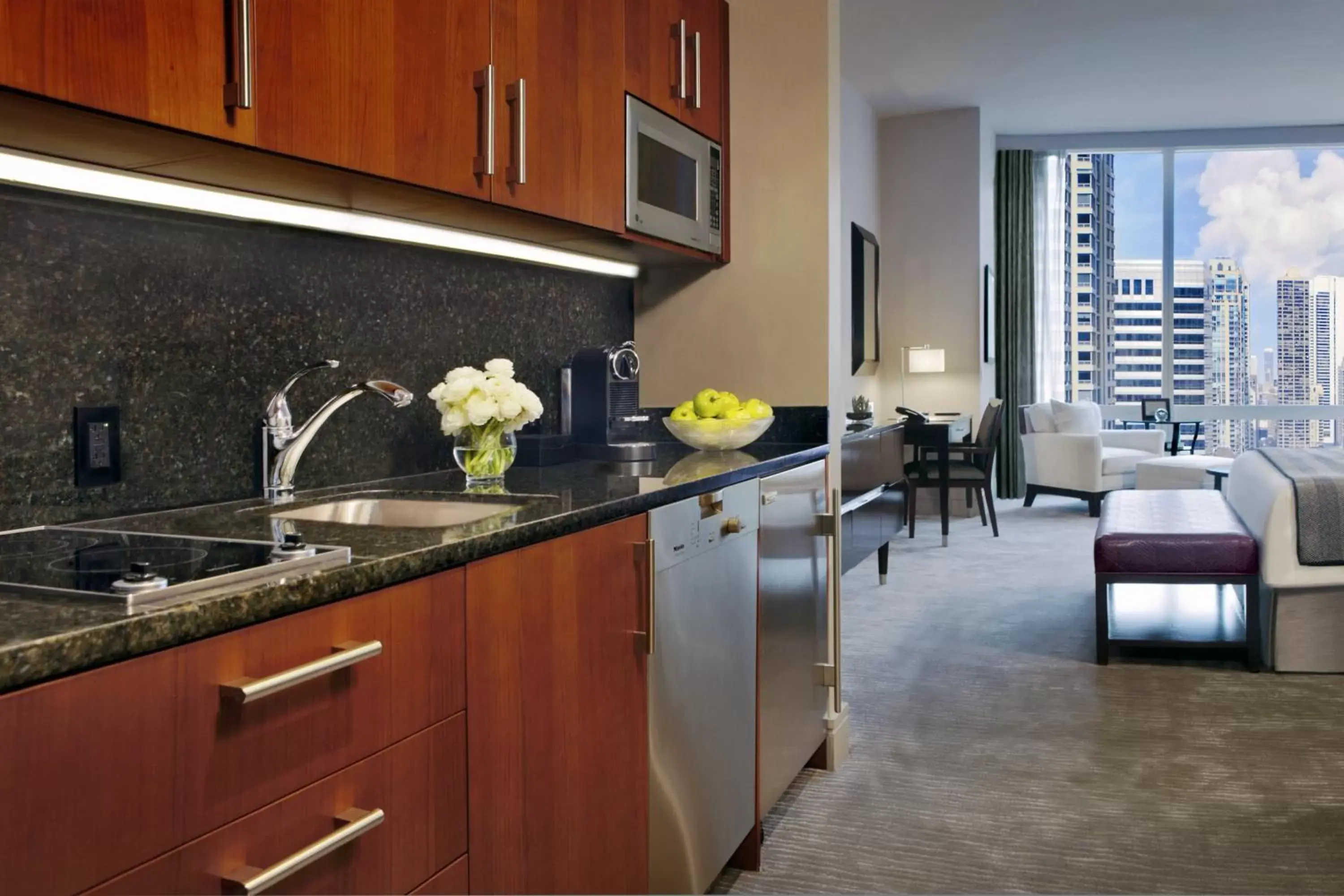 Dining area, Kitchen/Kitchenette in Trump International Hotel & Tower Chicago
