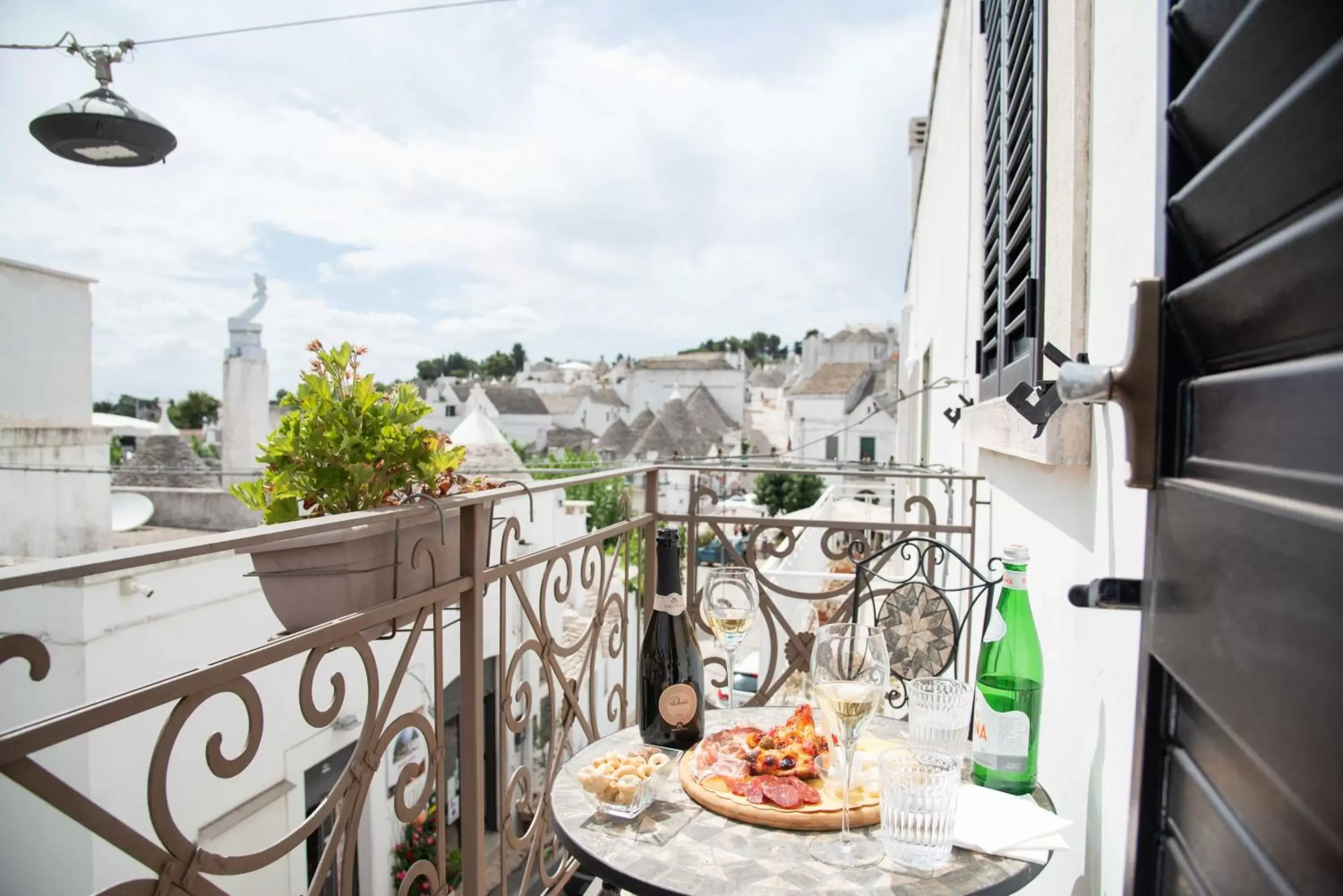 Balcony/Terrace in Perlage Suite Luxury B&B - Amazing view of Trulli