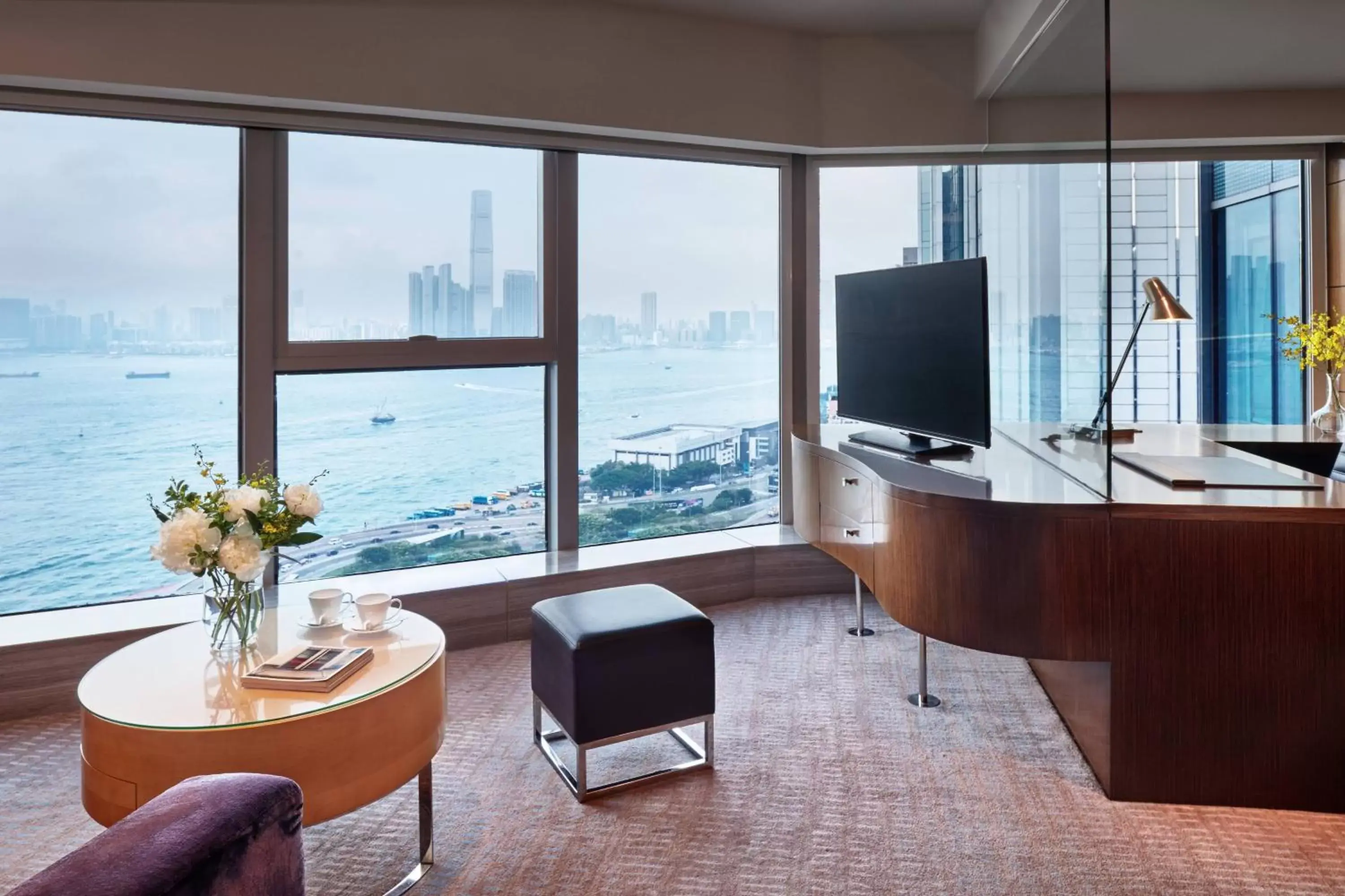 Living room, TV/Entertainment Center in Courtyard by Marriott Hong Kong