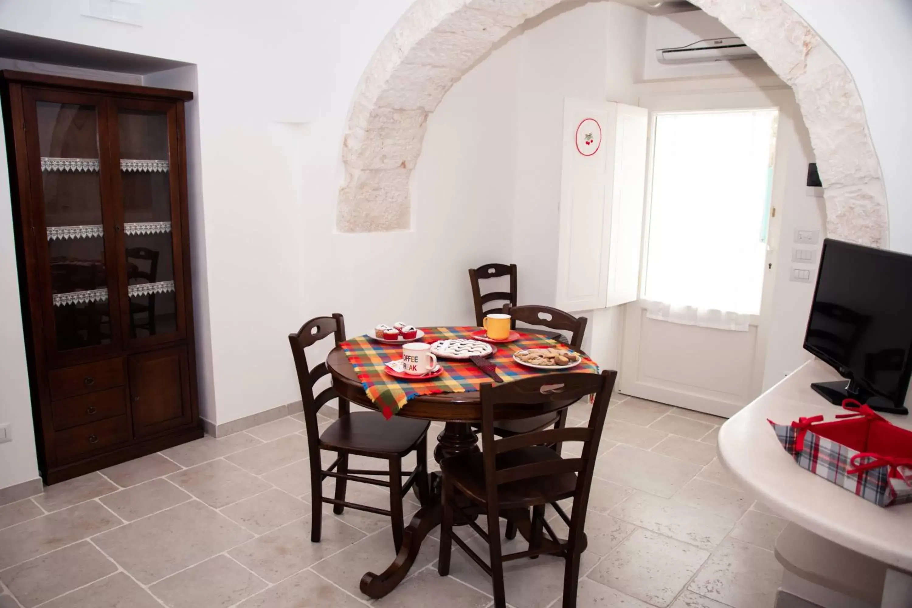 Living room, Dining Area in B&B Trulli Donna Isabella