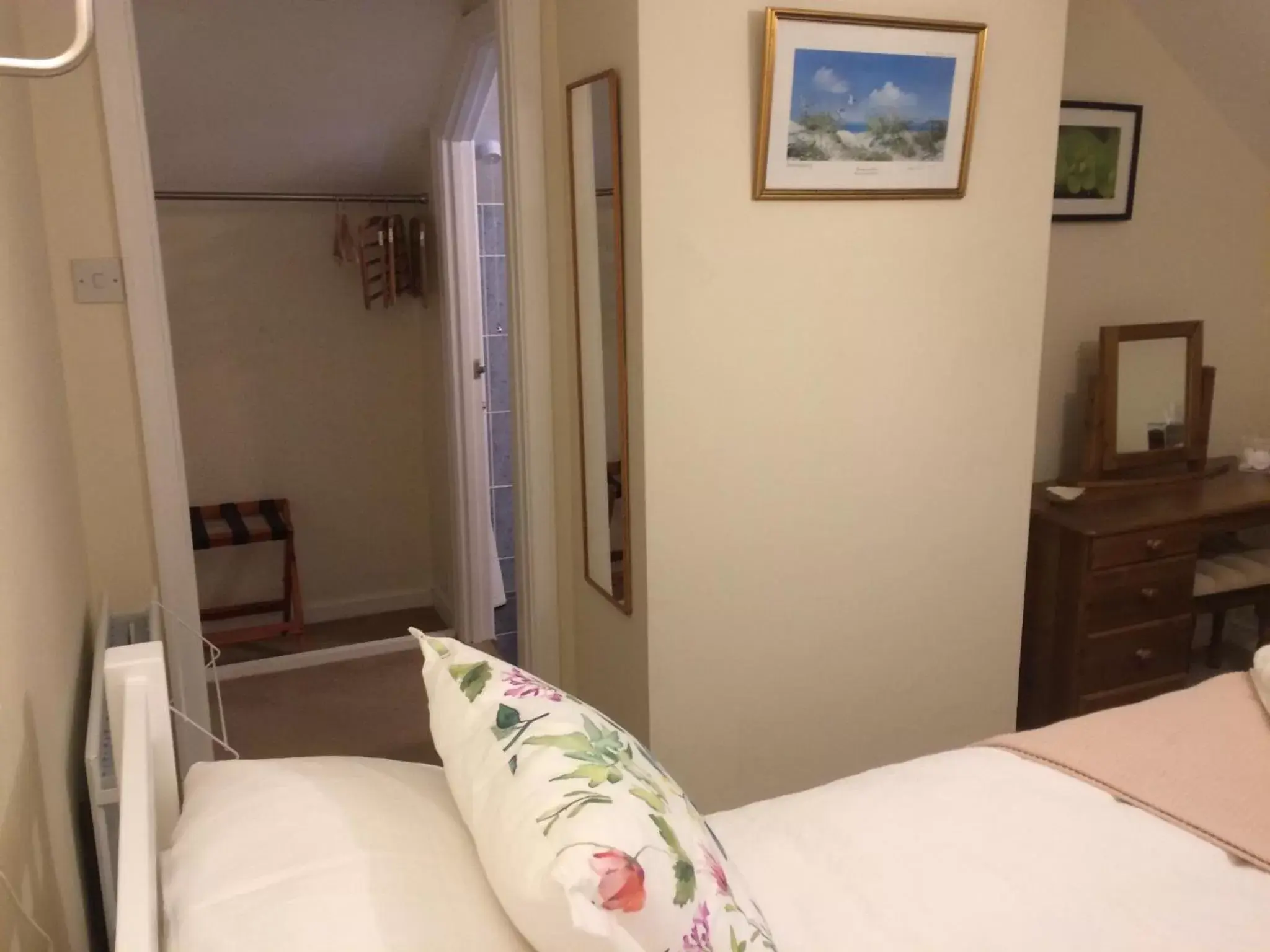 Bathroom, Bed in Priory Cottage Bodmin