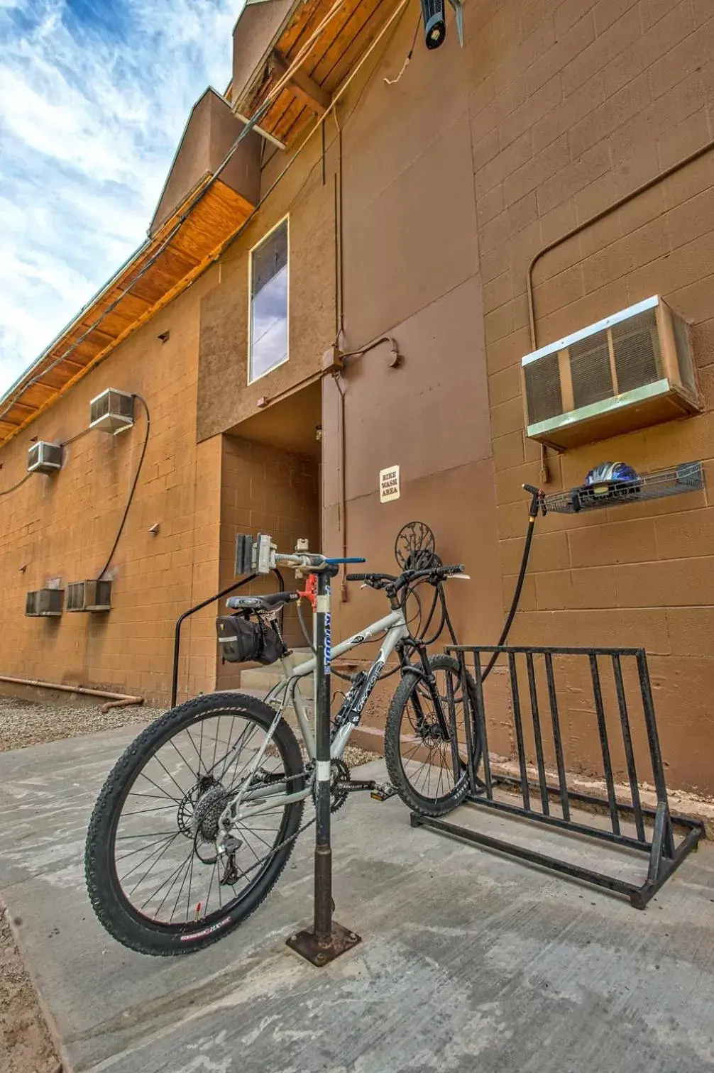 Cycling in Big Horn Lodge