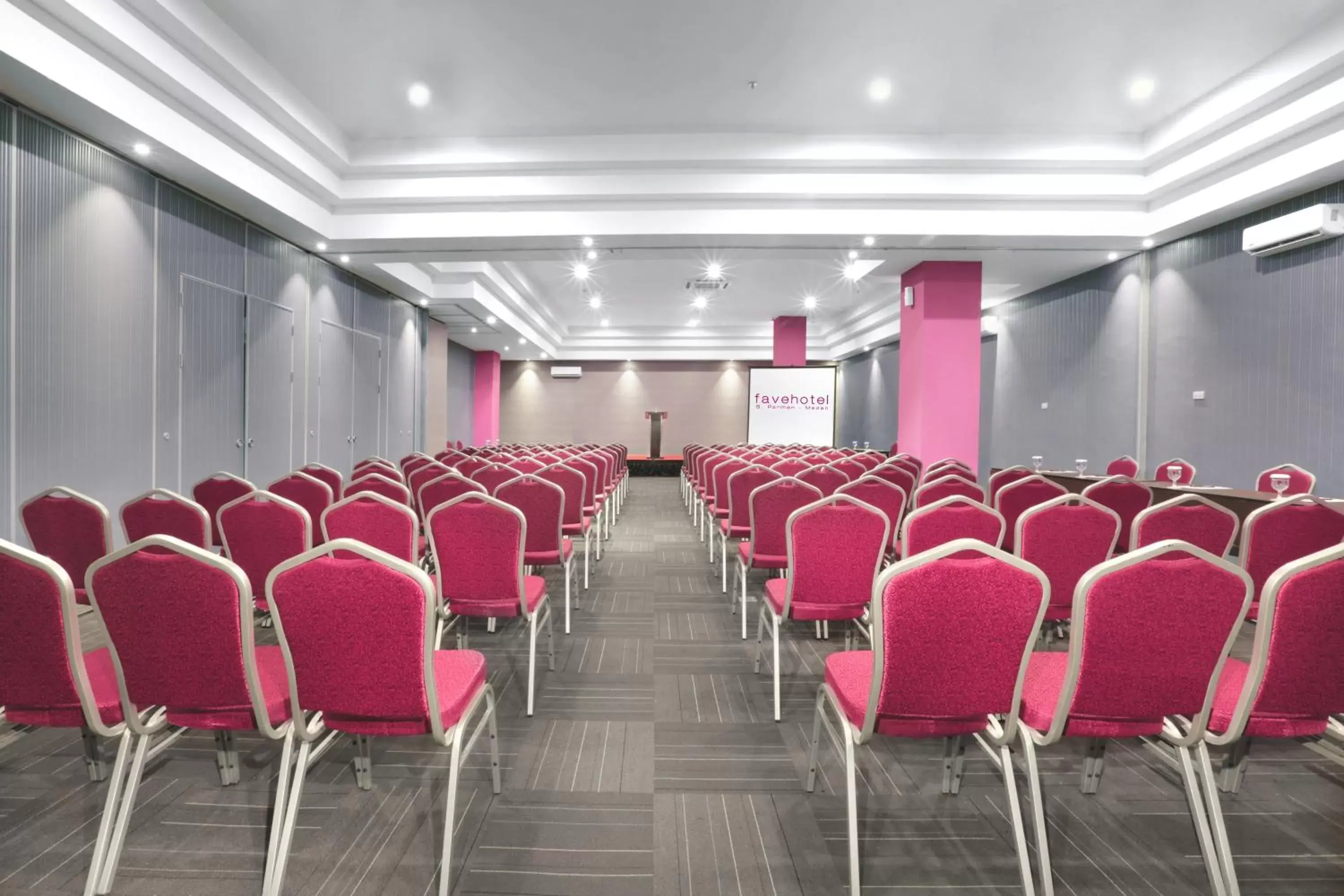Meeting/conference room in favehotel S. Parman Medan