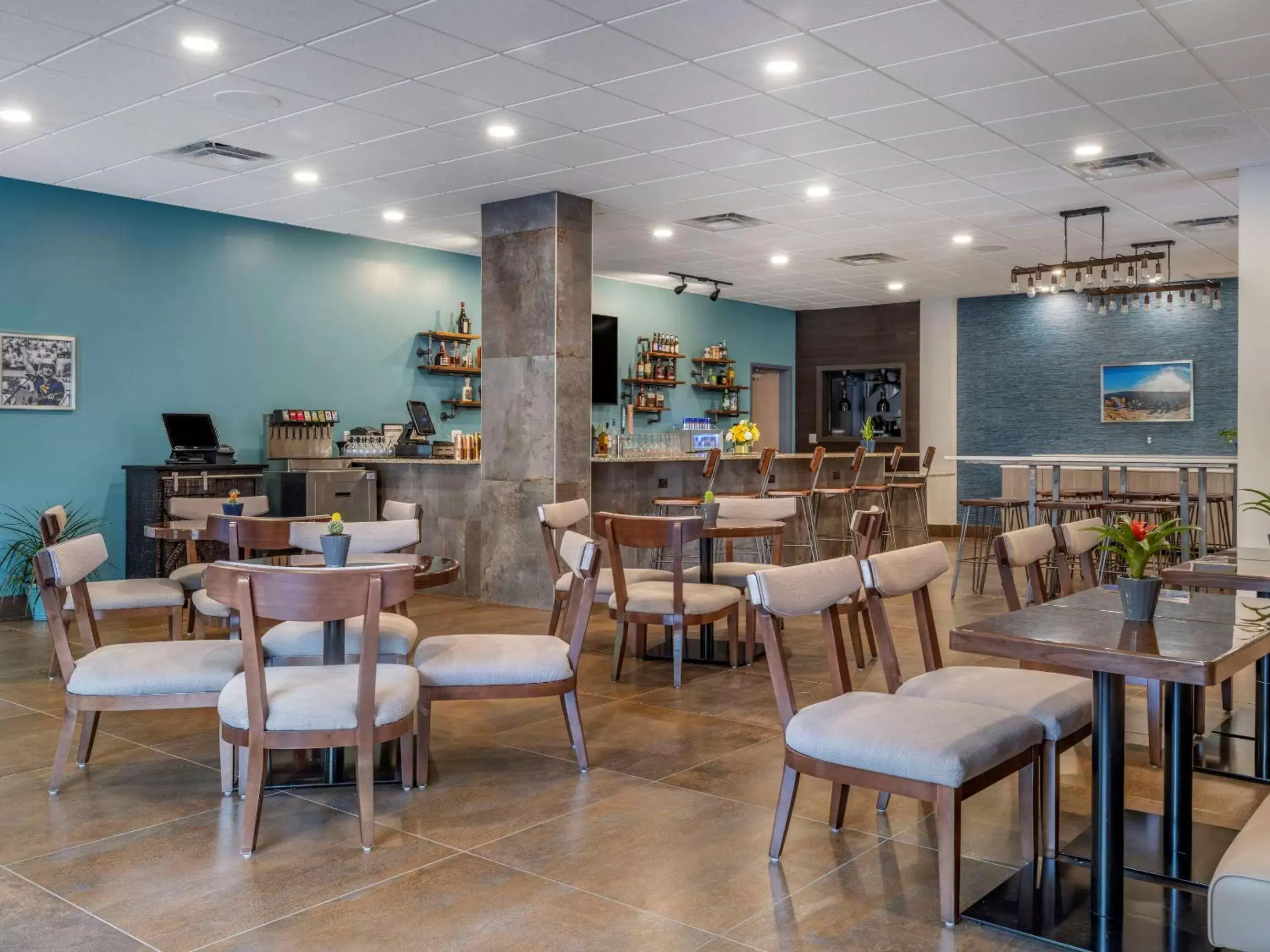 Restaurant/Places to Eat in The Cranberry, Ascend Hotel Collection