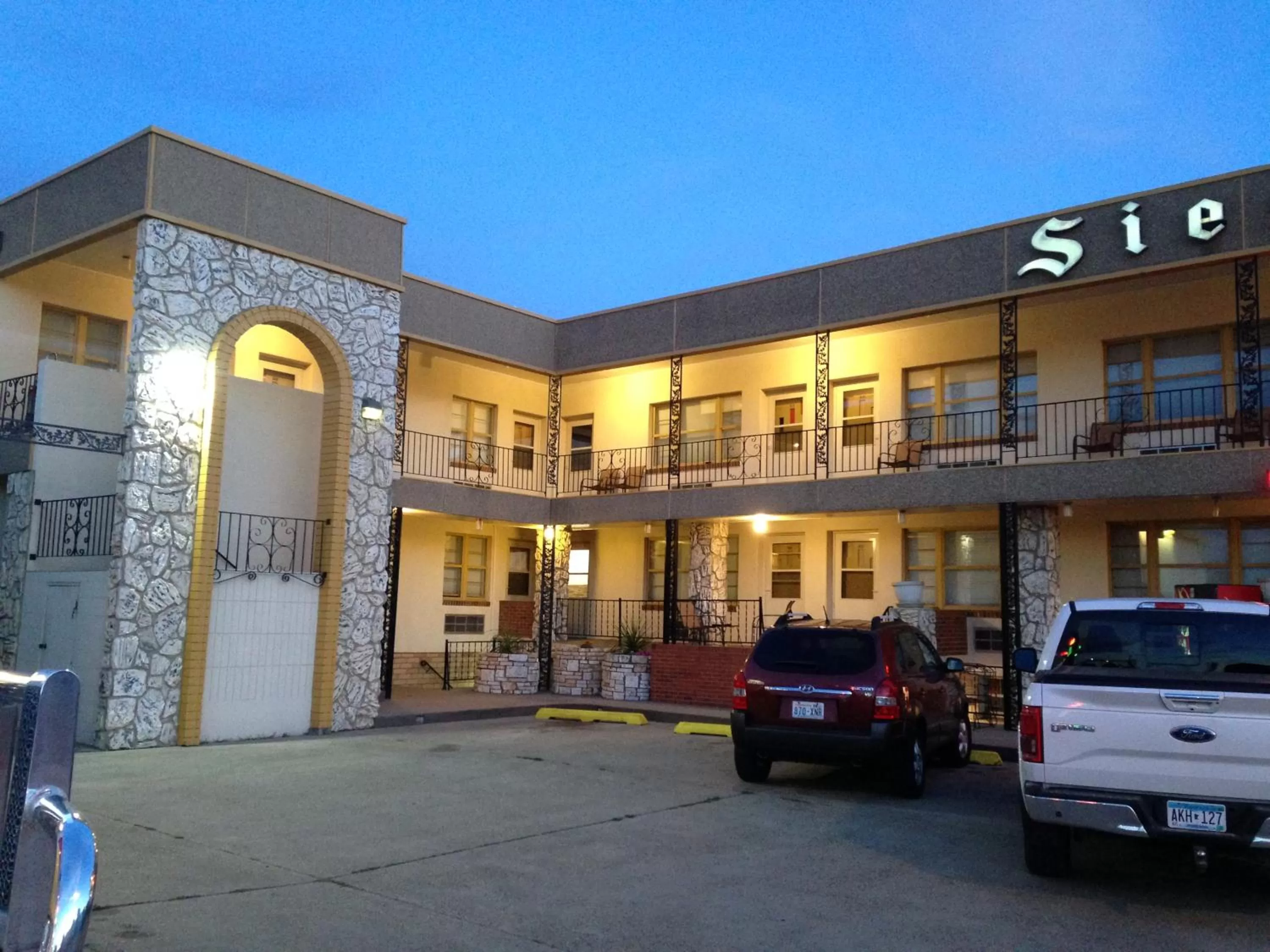Property building in Siesta Motel
