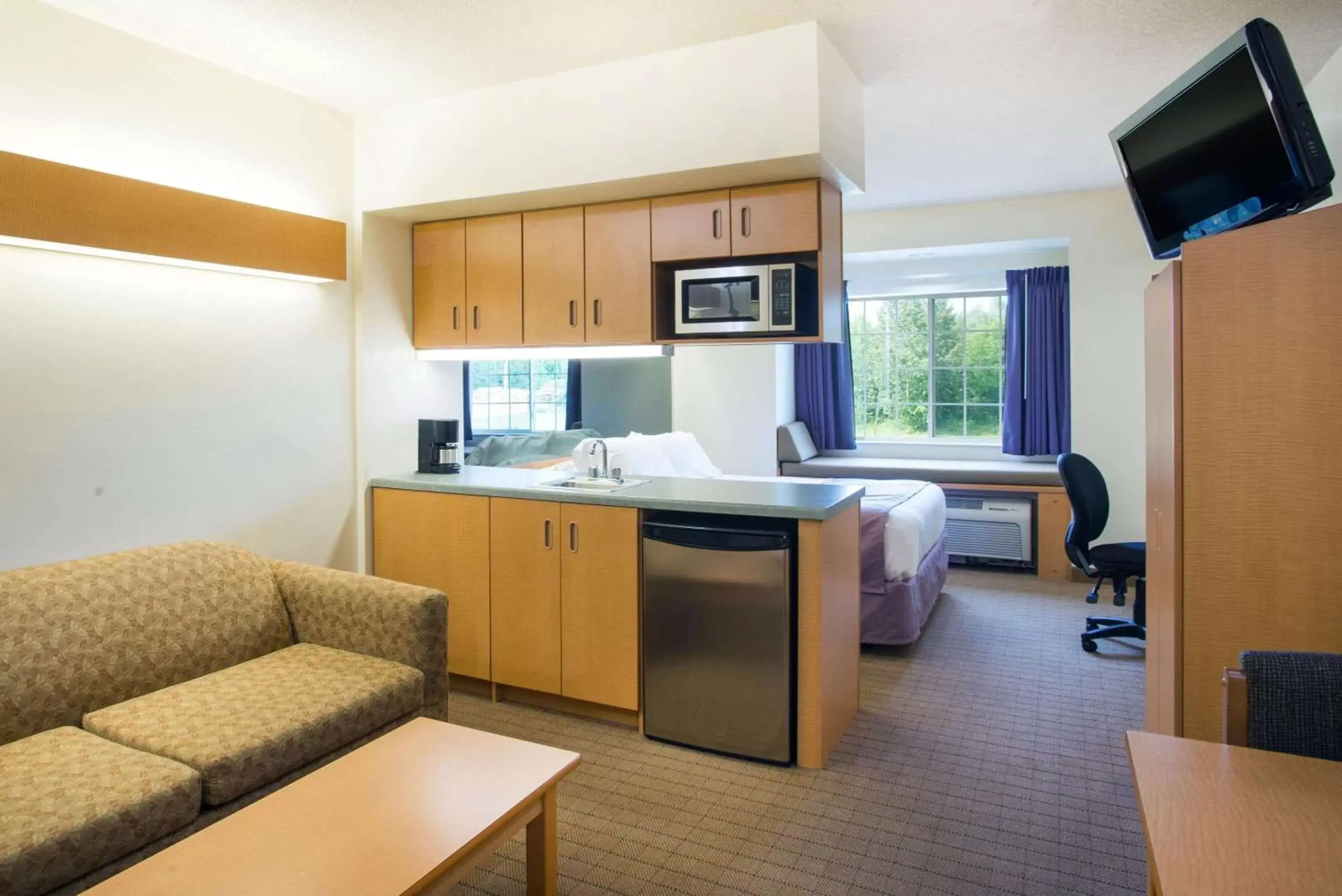 Photo of the whole room, Kitchen/Kitchenette in Microtel Inn & Suites by Wyndham Plattsburgh