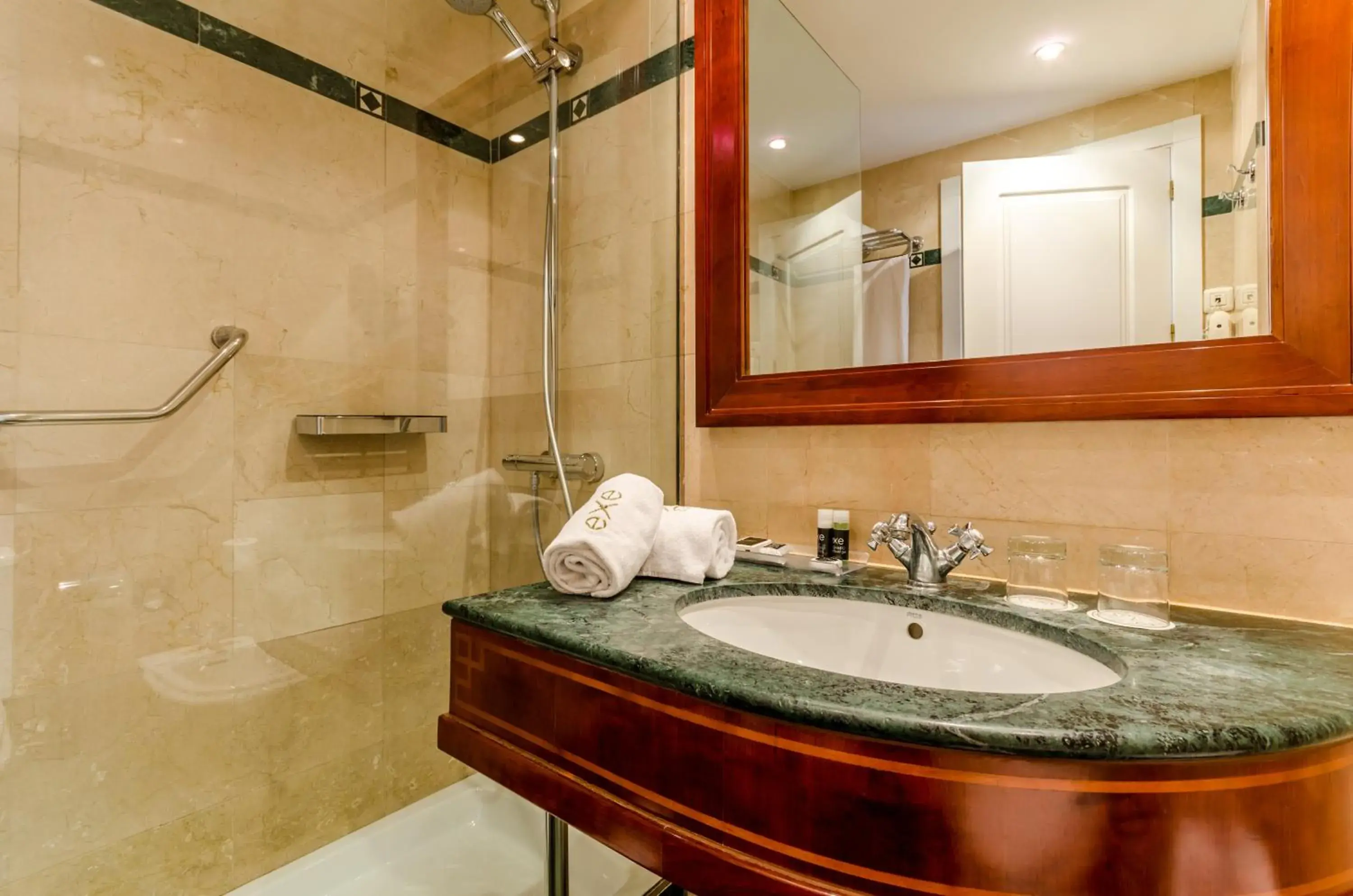 Shower, Bathroom in Exe Laietana Palace