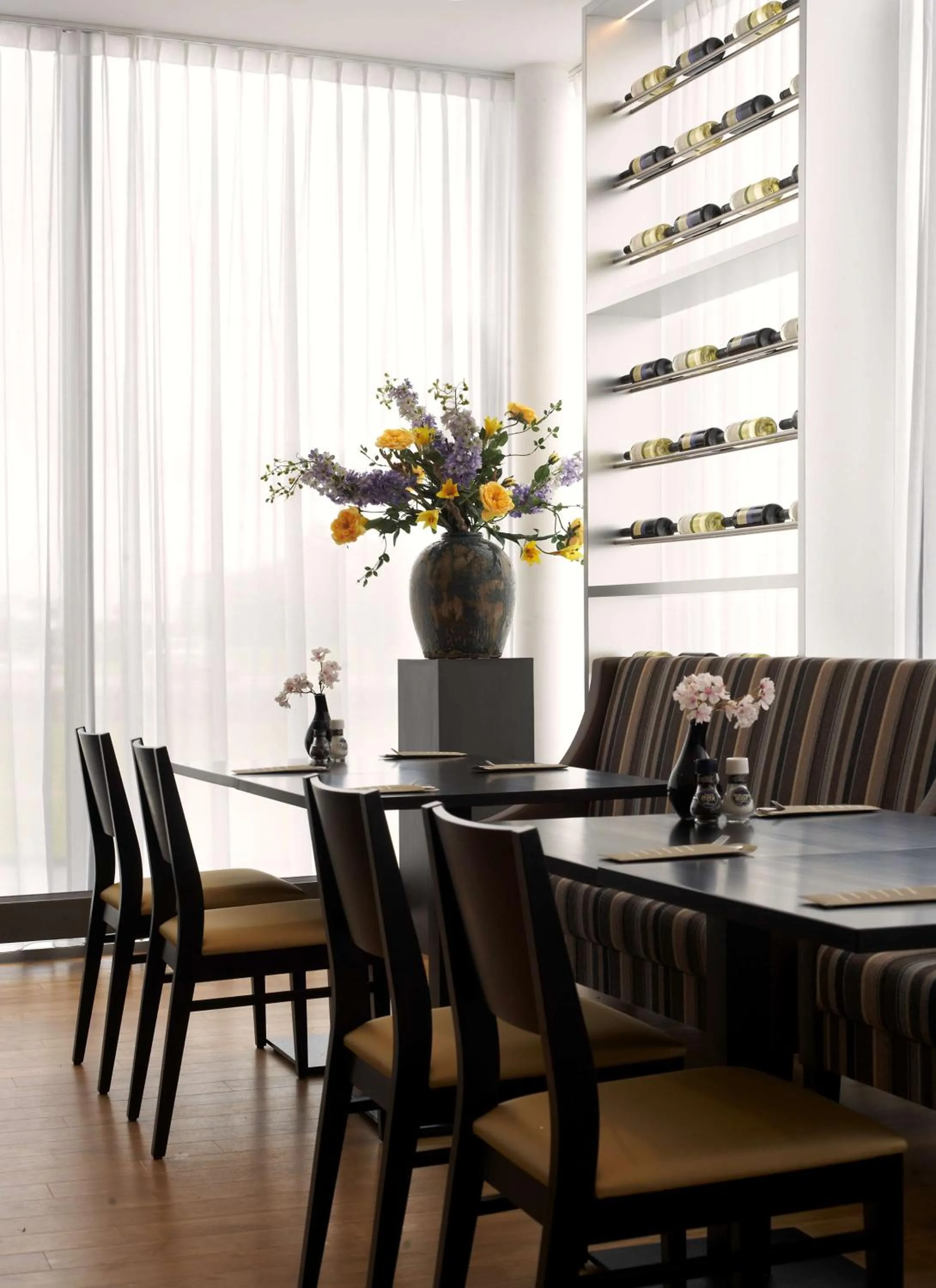 Restaurant/places to eat in Park Plaza Amsterdam Airport