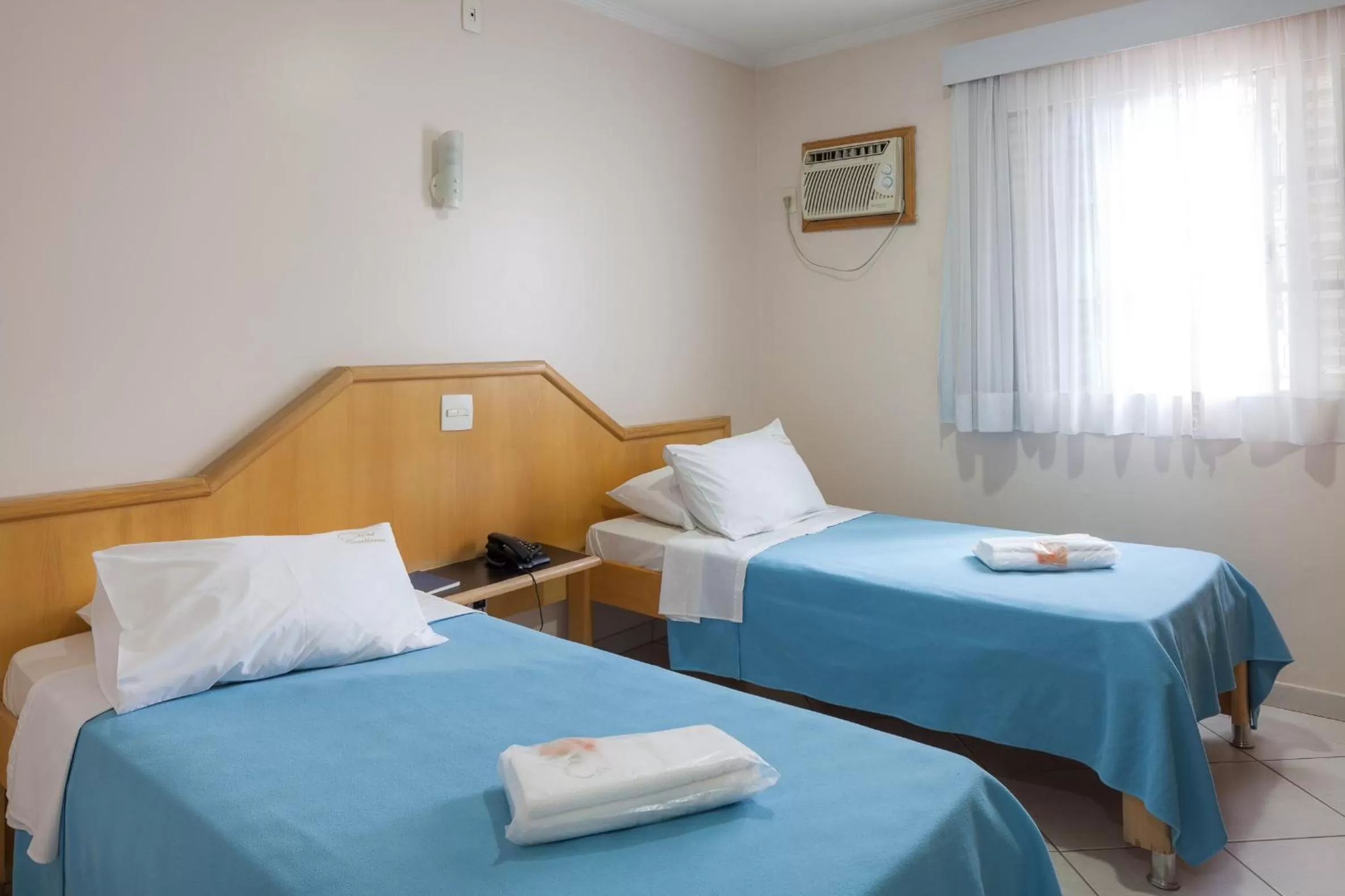 Facade/entrance, Bed in Hotel Casablanca