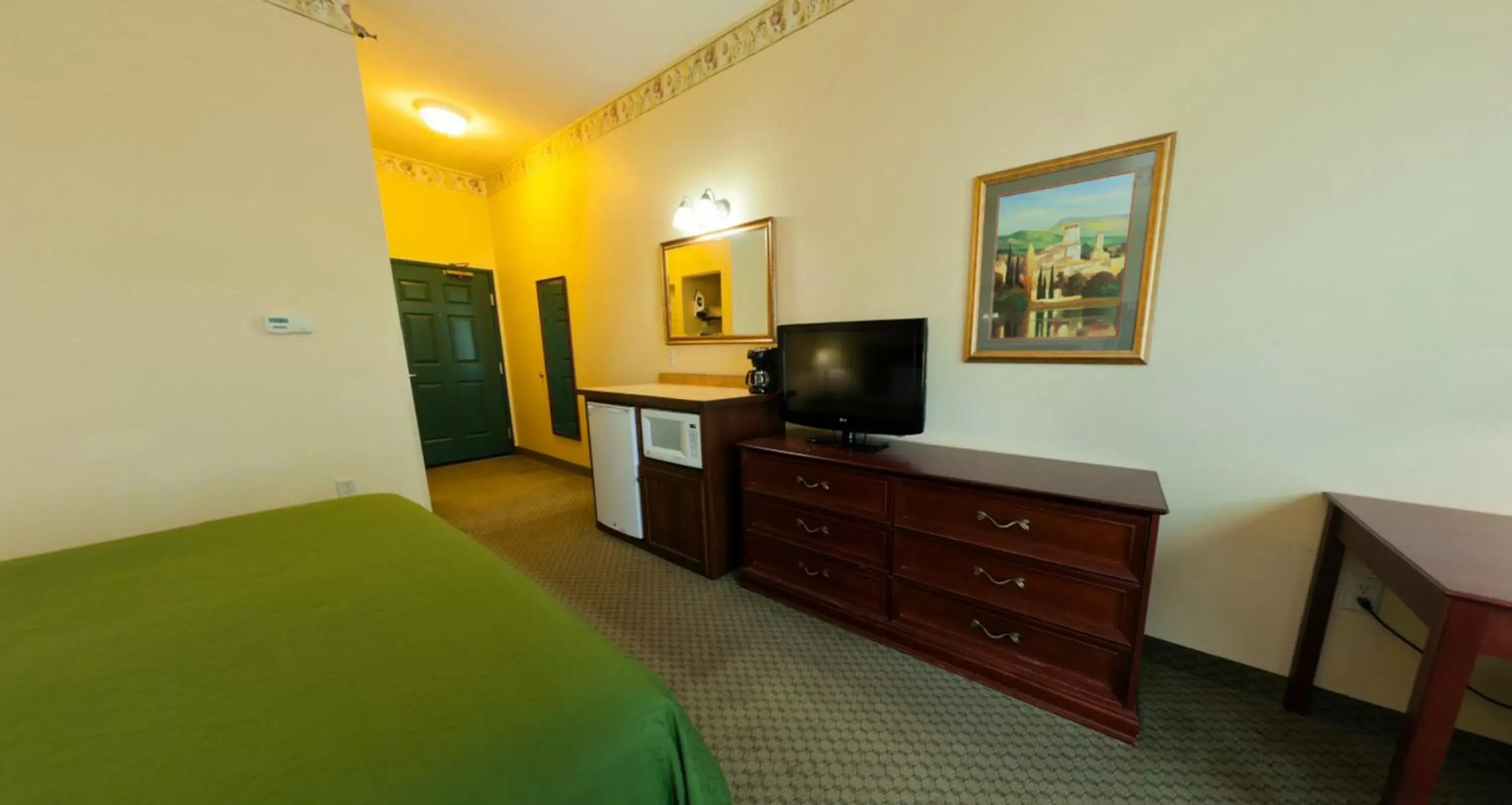 King Room with Roll In Shower - Disability Access/Non-Smoking in Country Inn & Suites by Radisson, St. Cloud East, MN