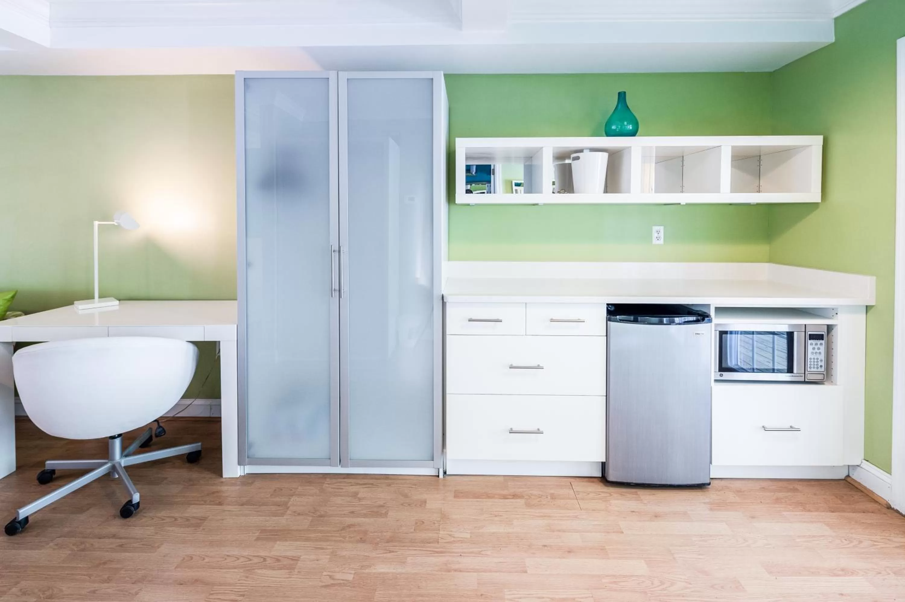 Kitchen or kitchenette in Canalside Inn