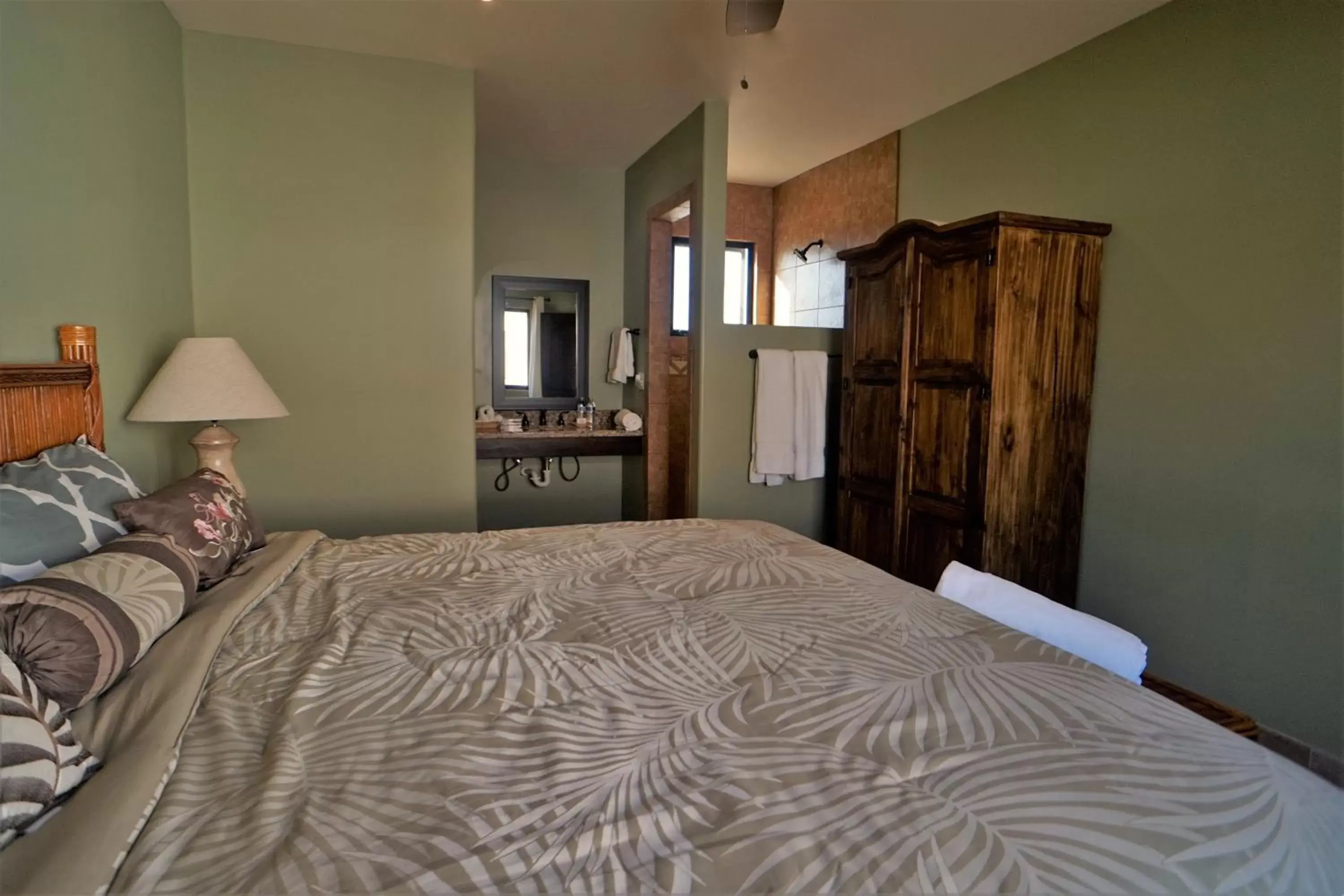 Bathroom, Bed in Cerritos Beach Inn