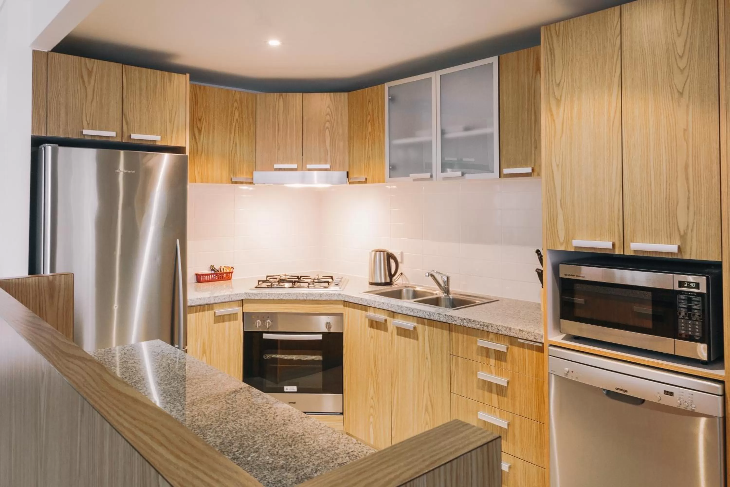 Kitchen or kitchenette in Newcastle Central Plaza Apartment Hotel Official