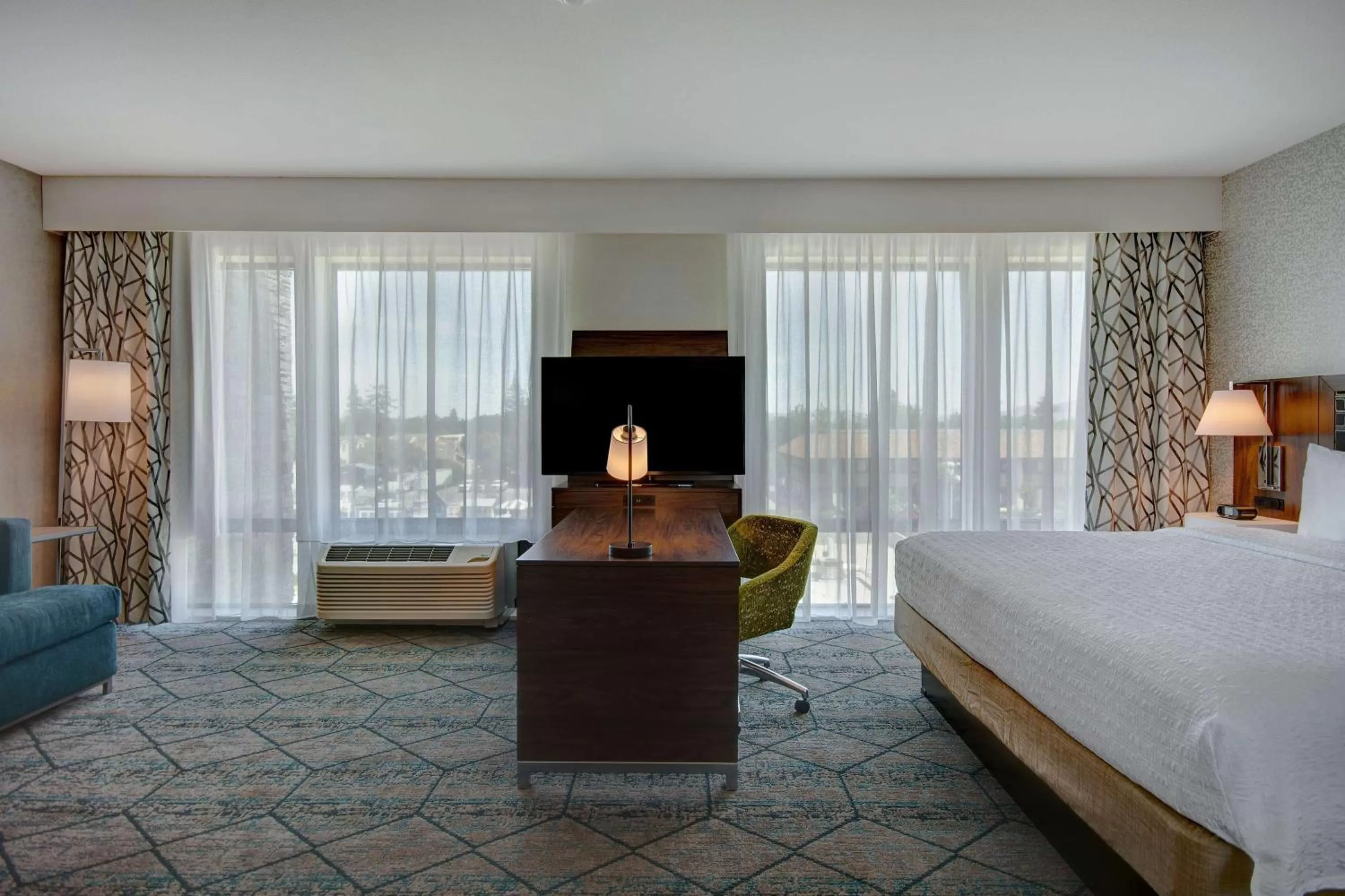 Bedroom, Bed in Hampton Inn & Suites Sunnyvale-Silicon Valley, Ca