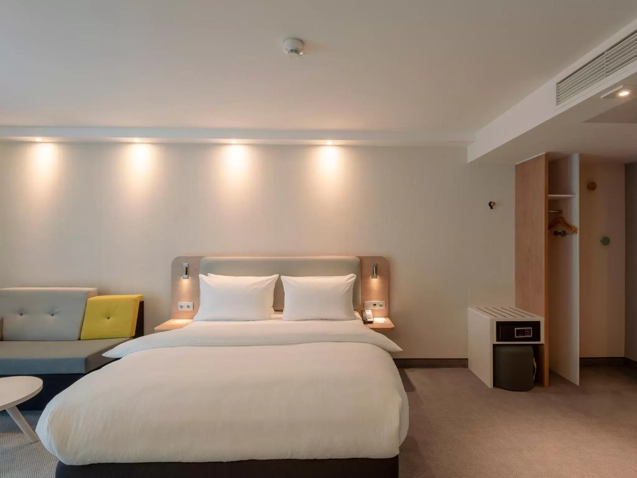 Bed in Holiday Inn Express - Offenbach, an IHG Hotel