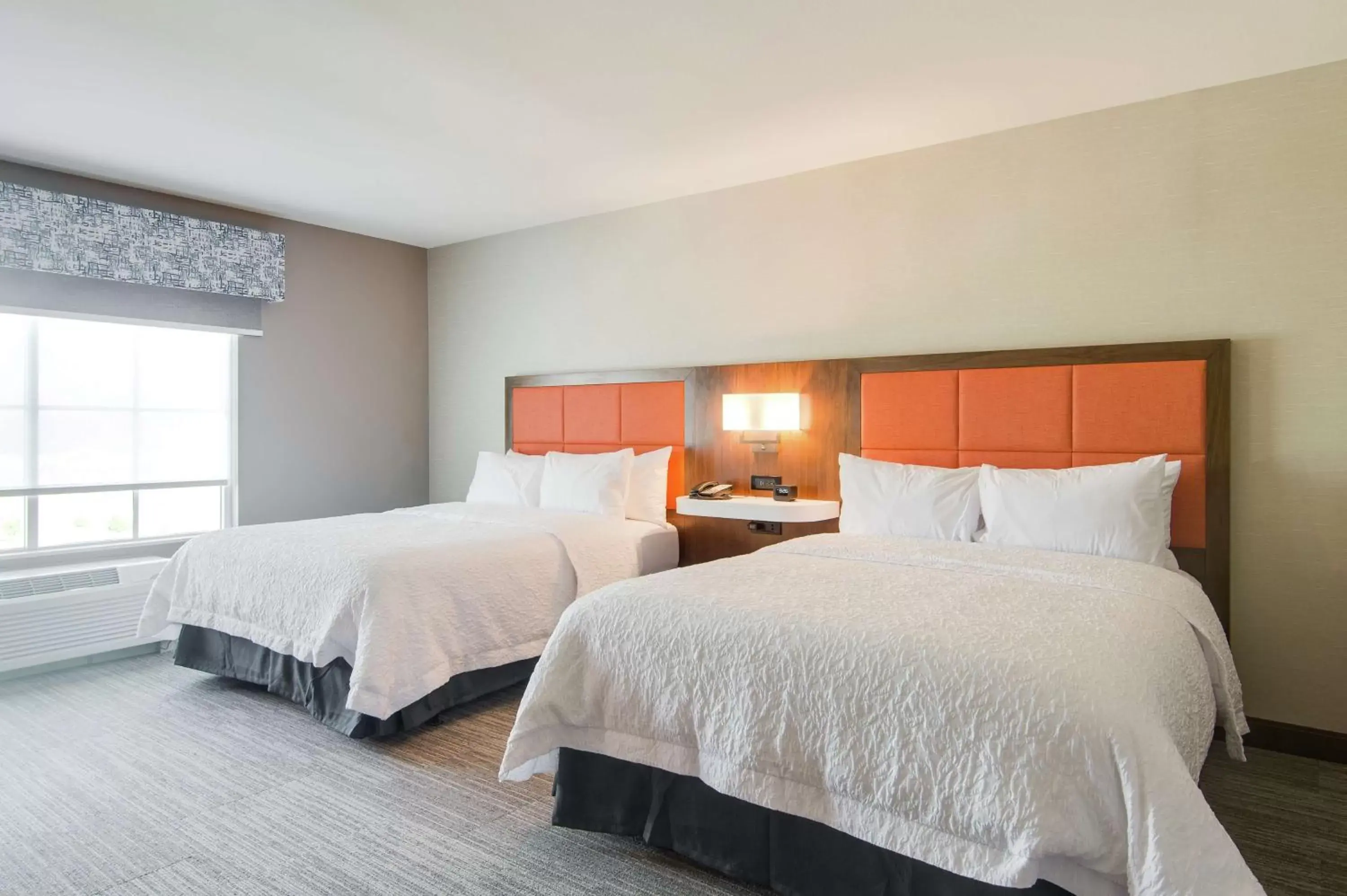 Bed in Hampton Inn & Suites by Hilton Nashville North Skyline