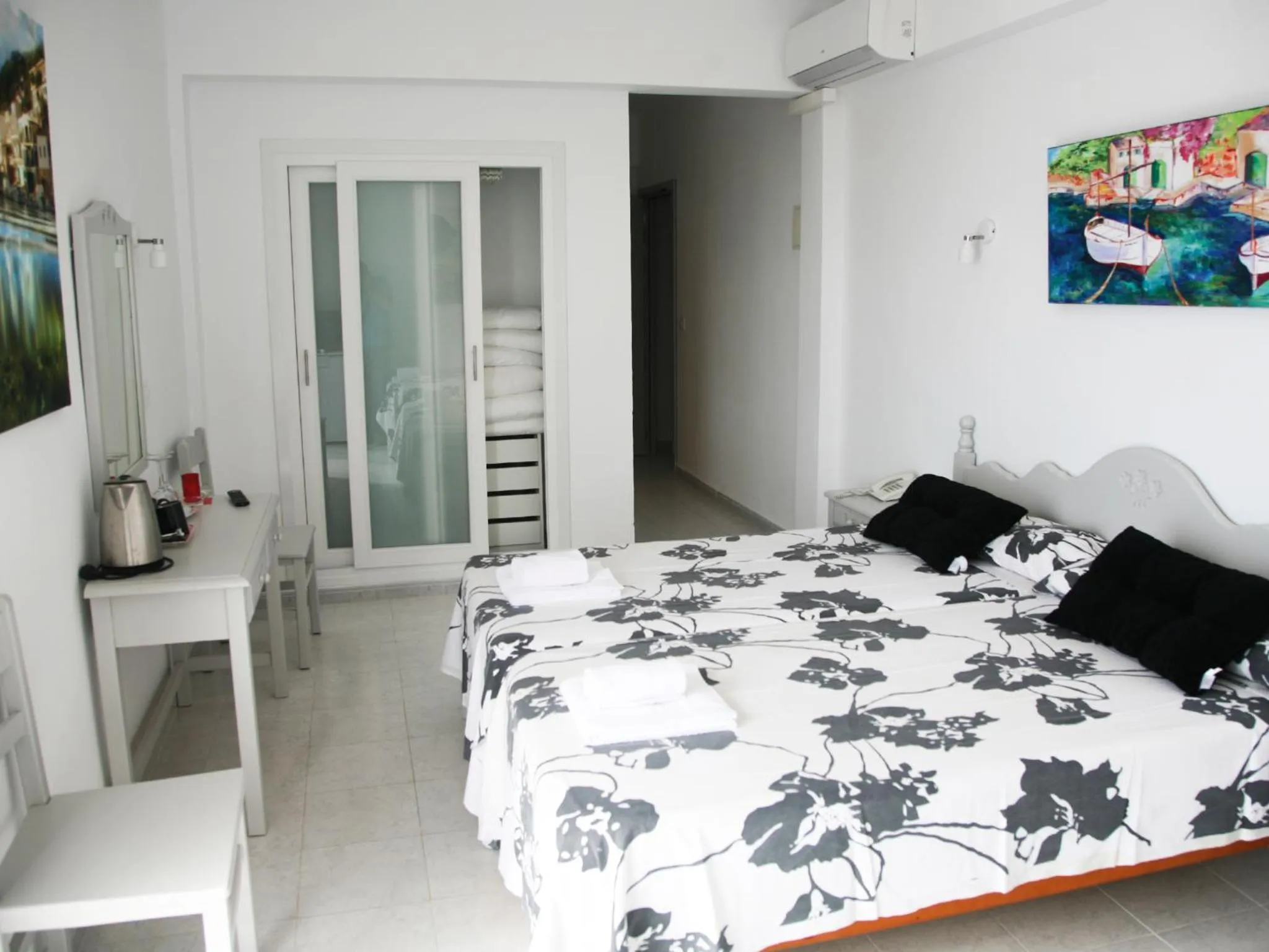 Decorative detail, Bed in Hotel Rocamar