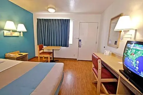 Photo of the whole room, TV/Entertainment Center in Motel 6-Sandston, VA - Richmond, Va