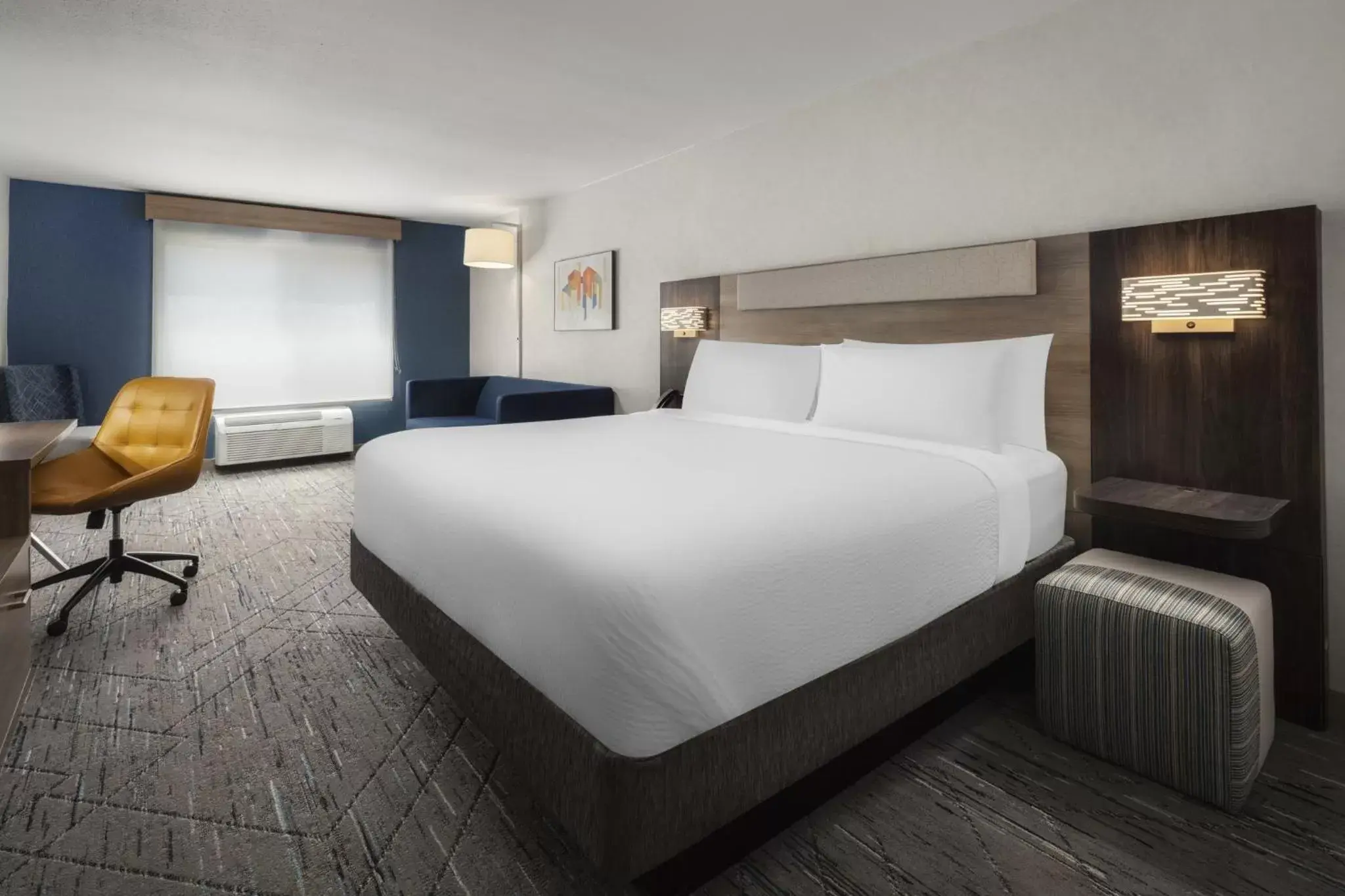 Photo of the whole room, Bed in Holiday Inn Express Bothell, an IHG Hotel