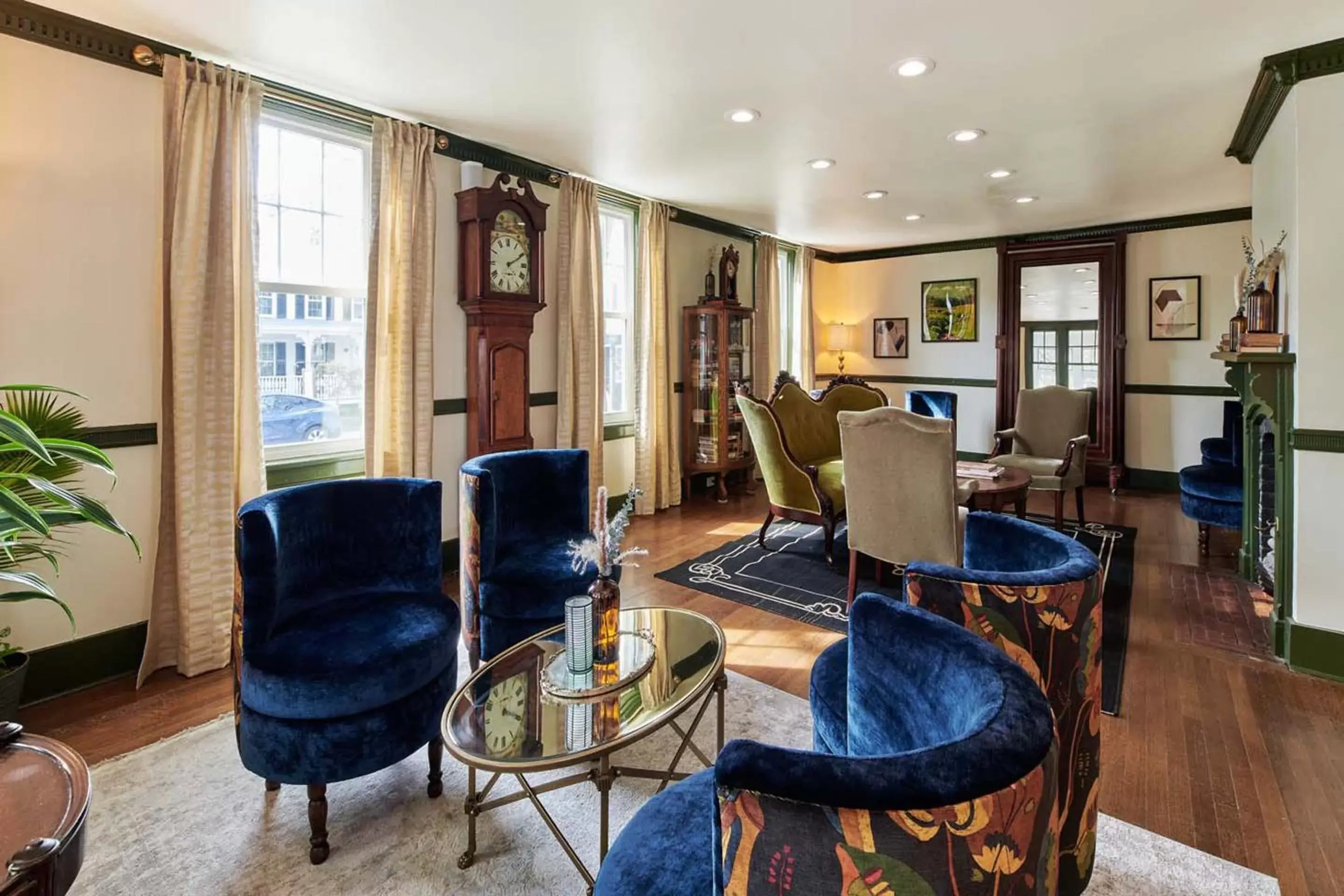 Lounge or bar in The Whitlock by The Lenox Collection Lounge or bar in The Whitlock by The Lenox Collection